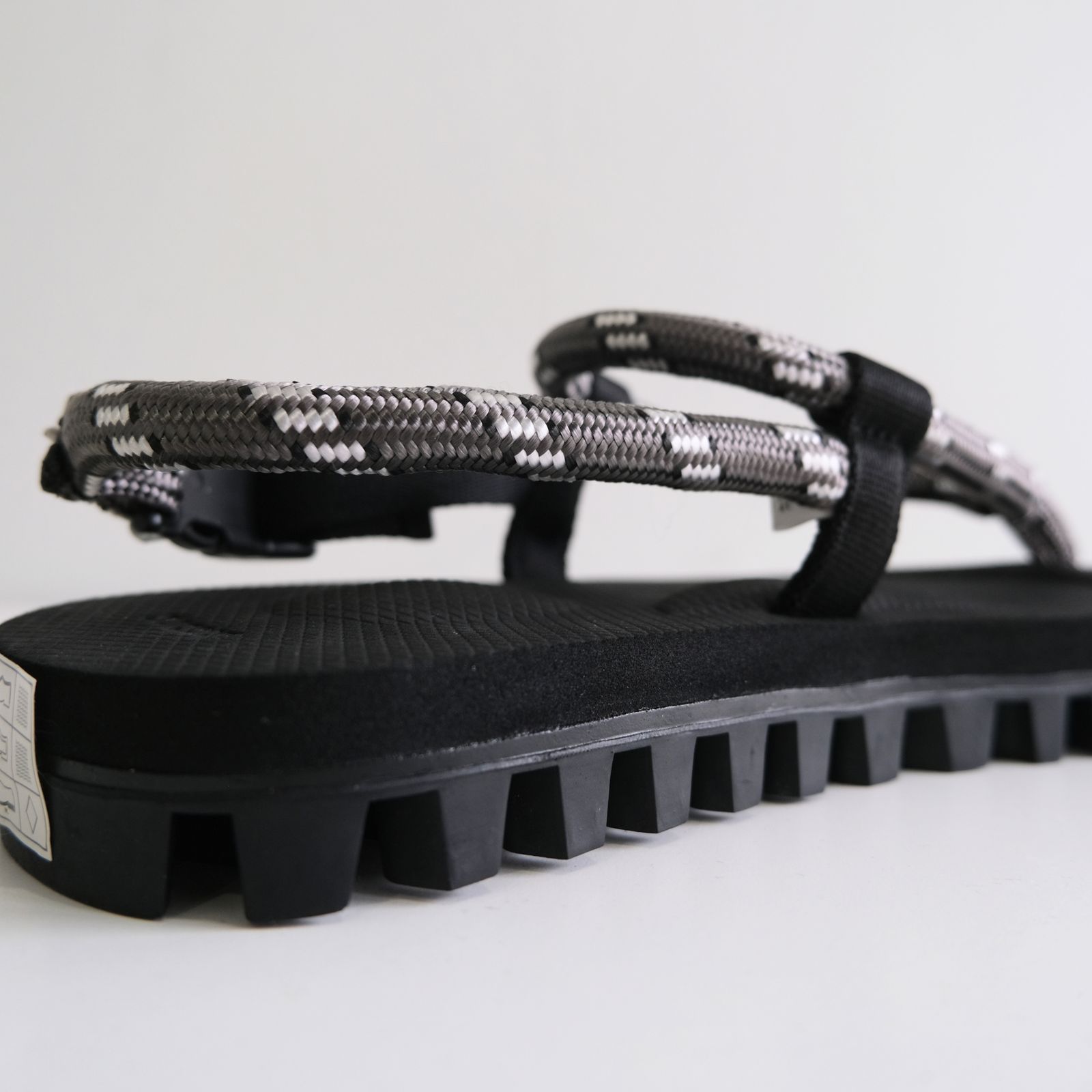 Suicoke x is-ness GUT KAT-2-ISN（CHARCOAL x BLACK）