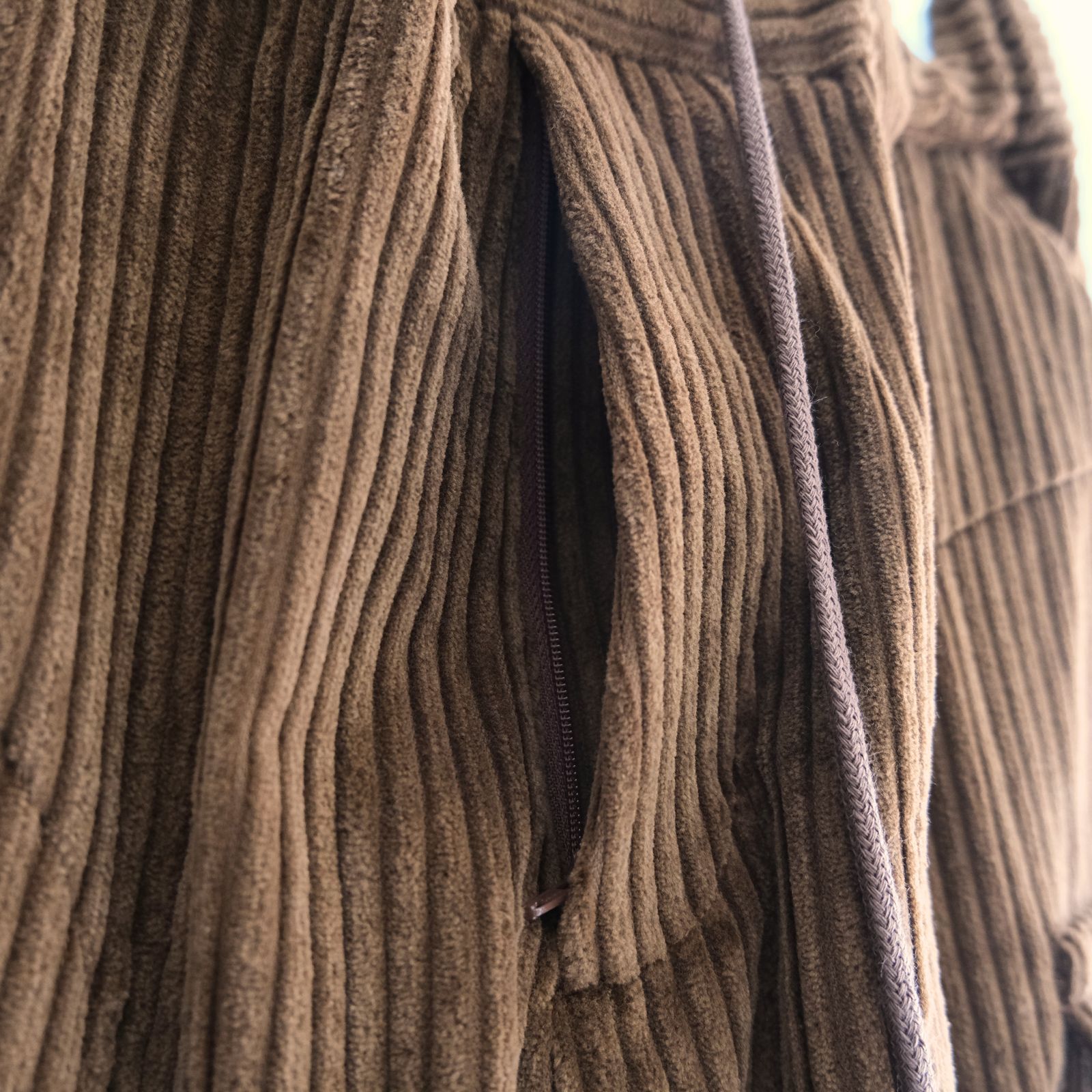 【残り1点】WIDE-WALE CORDUROY CARGO PANTS（BROWN）
