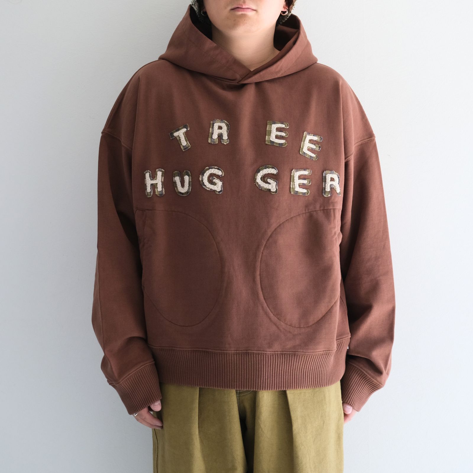 MITTEN HOODIE / ミトンパーカー（BROWN TREE HUGGER）