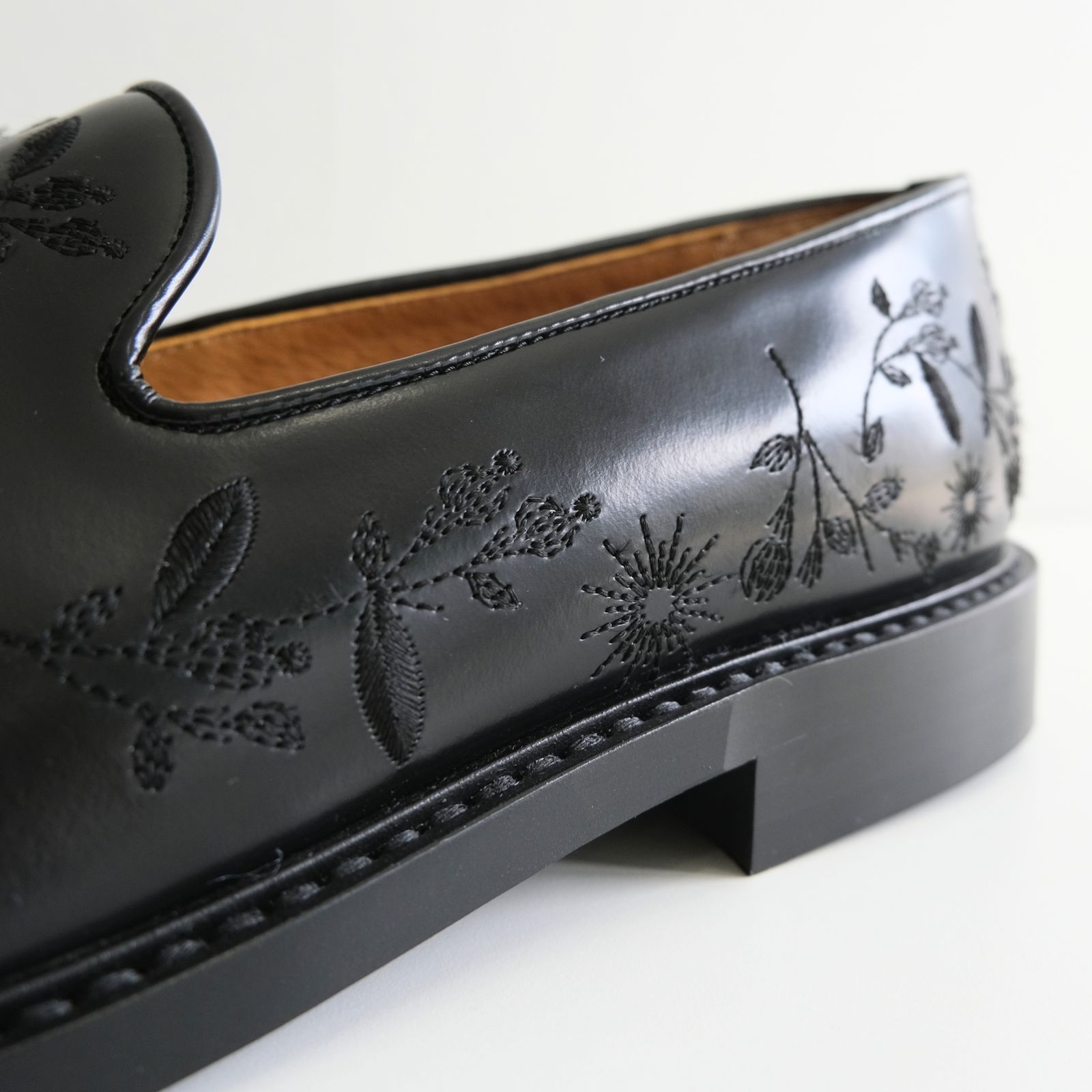"DANCE" Embroidered Opera Shoes by HARUTA（BLACK）