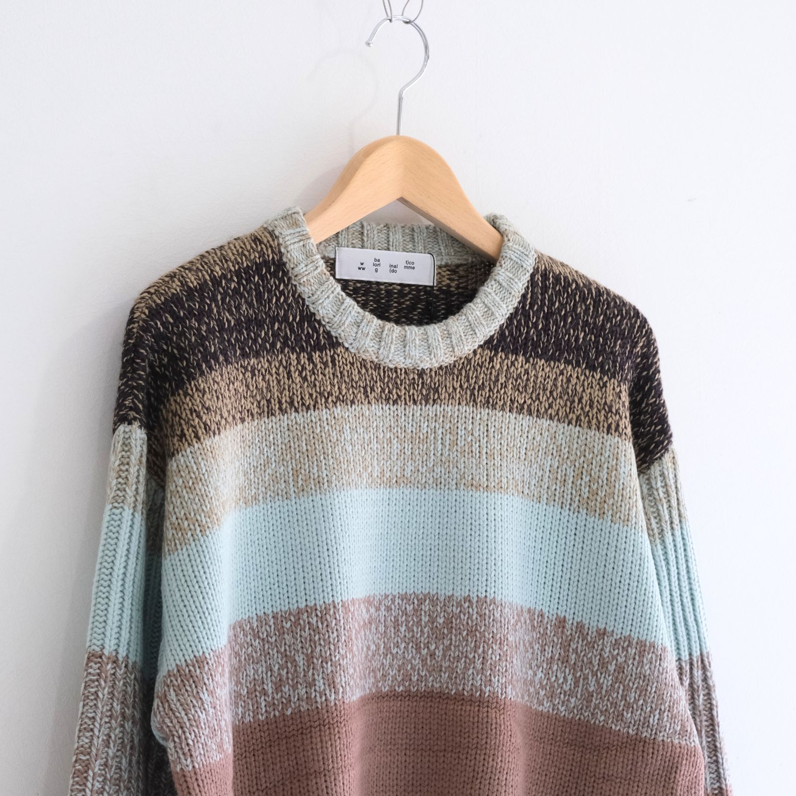 GRADATION STRIPE CREWNECK SWEATER（POWDER BLUE）