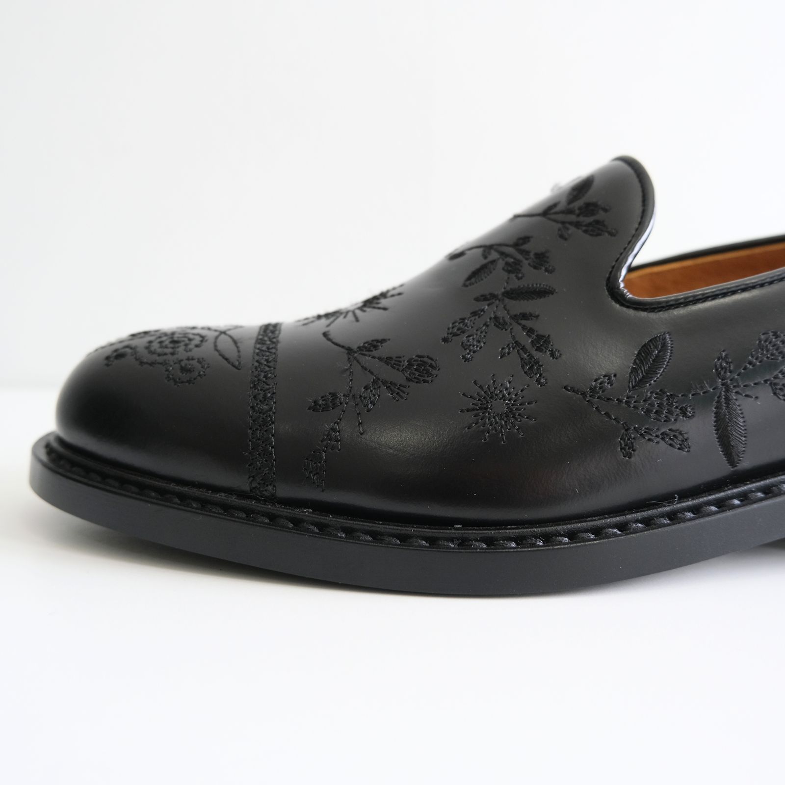 "DANCE" Embroidered Opera Shoes by HARUTA（BLACK）