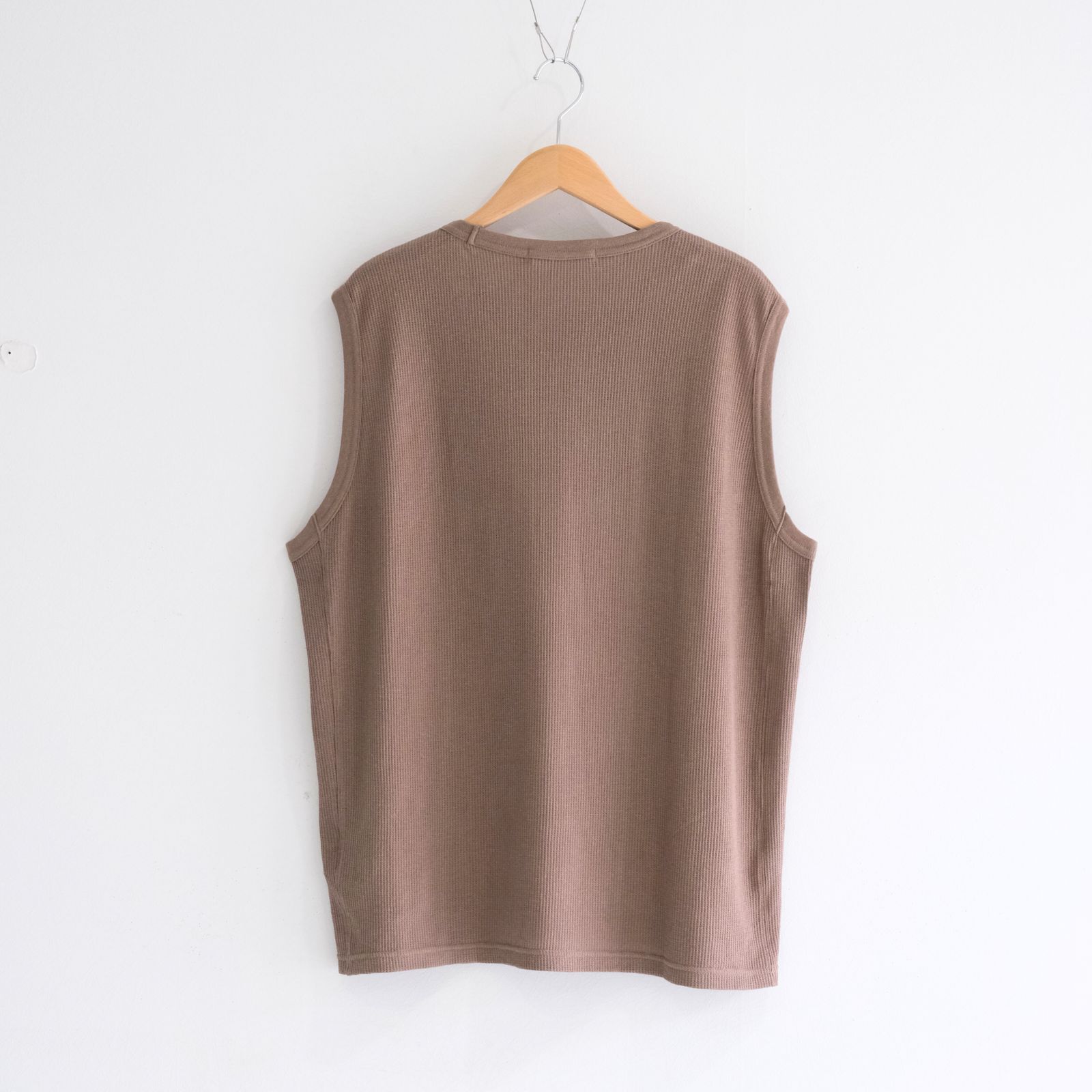 WRAP AROUND SLEEVELESS POCKET TEE ‐Recycle supima waffle‐ / ラップアラウンドスリーブレスポケットTEE ‐リサイクルスーピマワッフル‐（Brown）