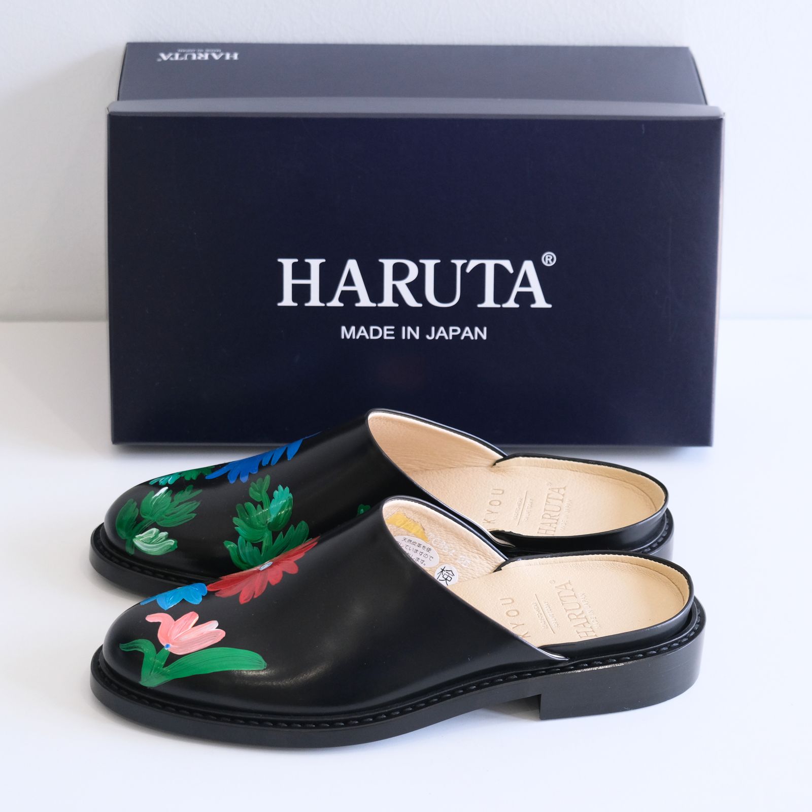 "BLOSSOM" Hand Painted Sandals by HARUTA feat. MIO YAMAMOTO / 「BLOSSOM」ハンド ペイント サンダル バイ ハルタ feat. ミオ ヤマモト（BLACK）