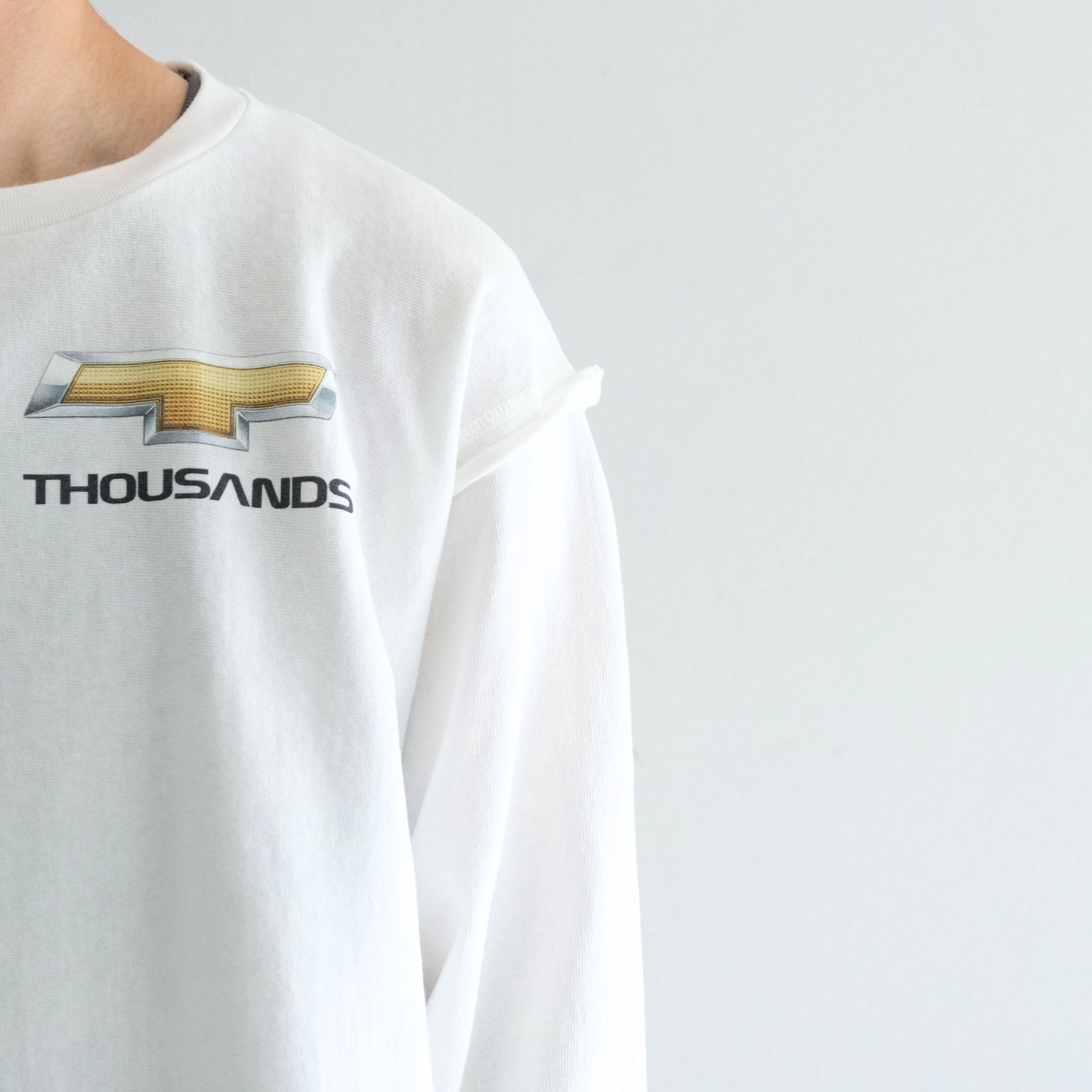 DETROIT LOGO CUTOFF LS TEE（OFF WHITE）
