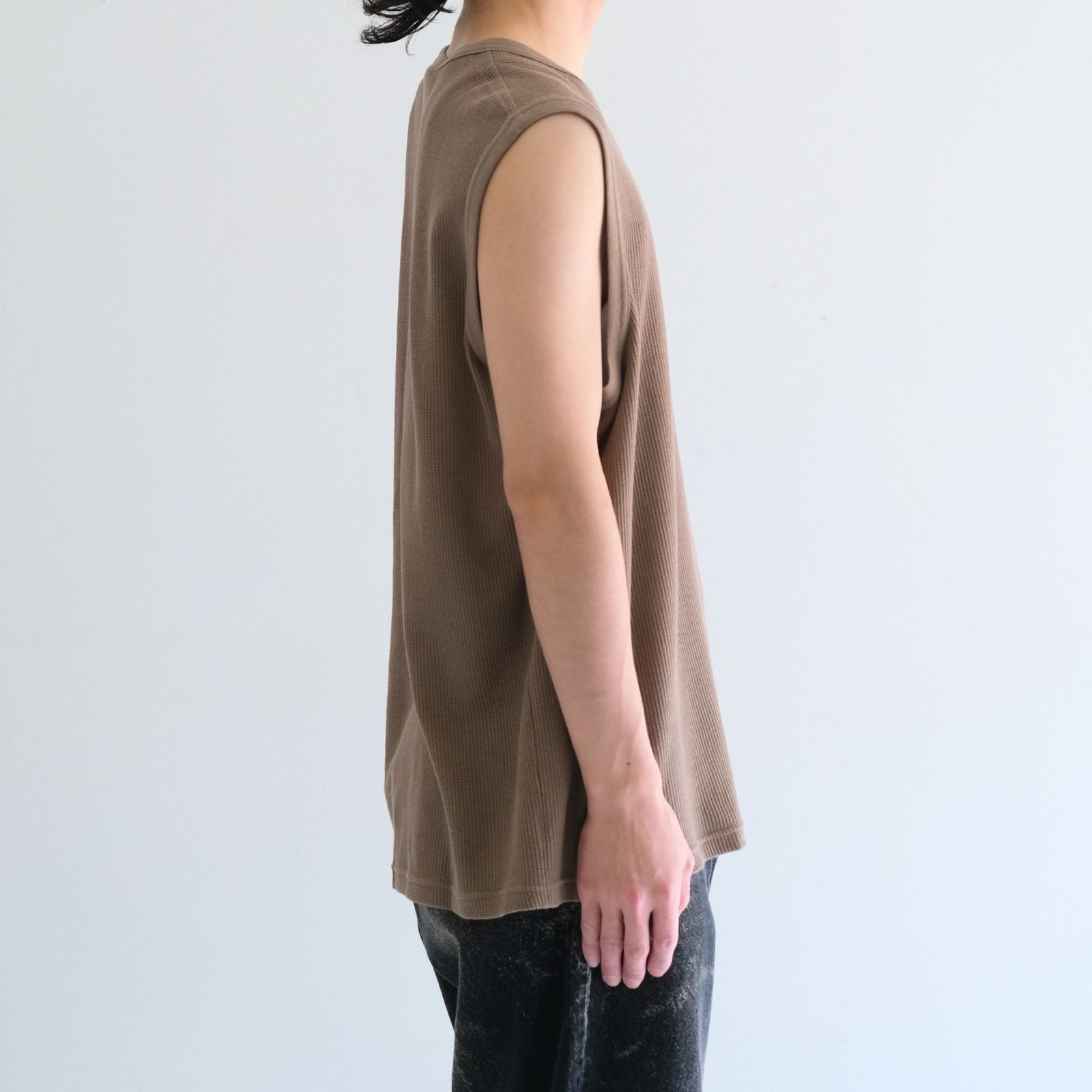 WRAP AROUND SLEEVELESS POCKET TEE ‐Recycle supima waffle‐ / ラップアラウンドスリーブレスポケットTEE ‐リサイクルスーピマワッフル‐（Brown）