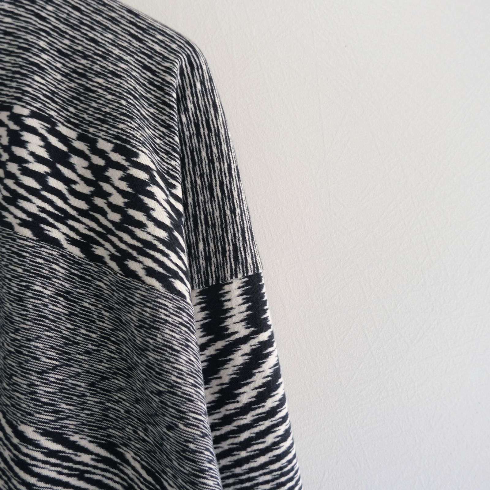 VORTEX FOOTBALL SHIRT fabric by SUN/kakke（BLACK OR WHITE）