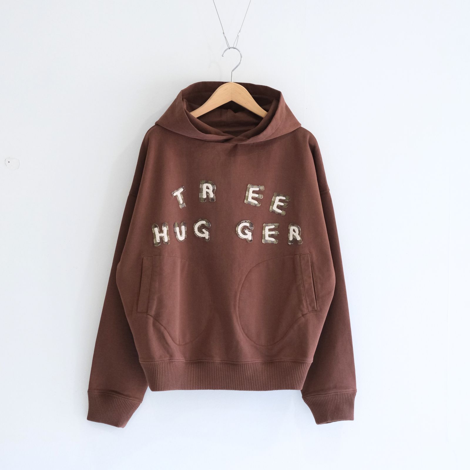 MITTEN HOODIE / ミトンパーカー（BROWN TREE HUGGER）