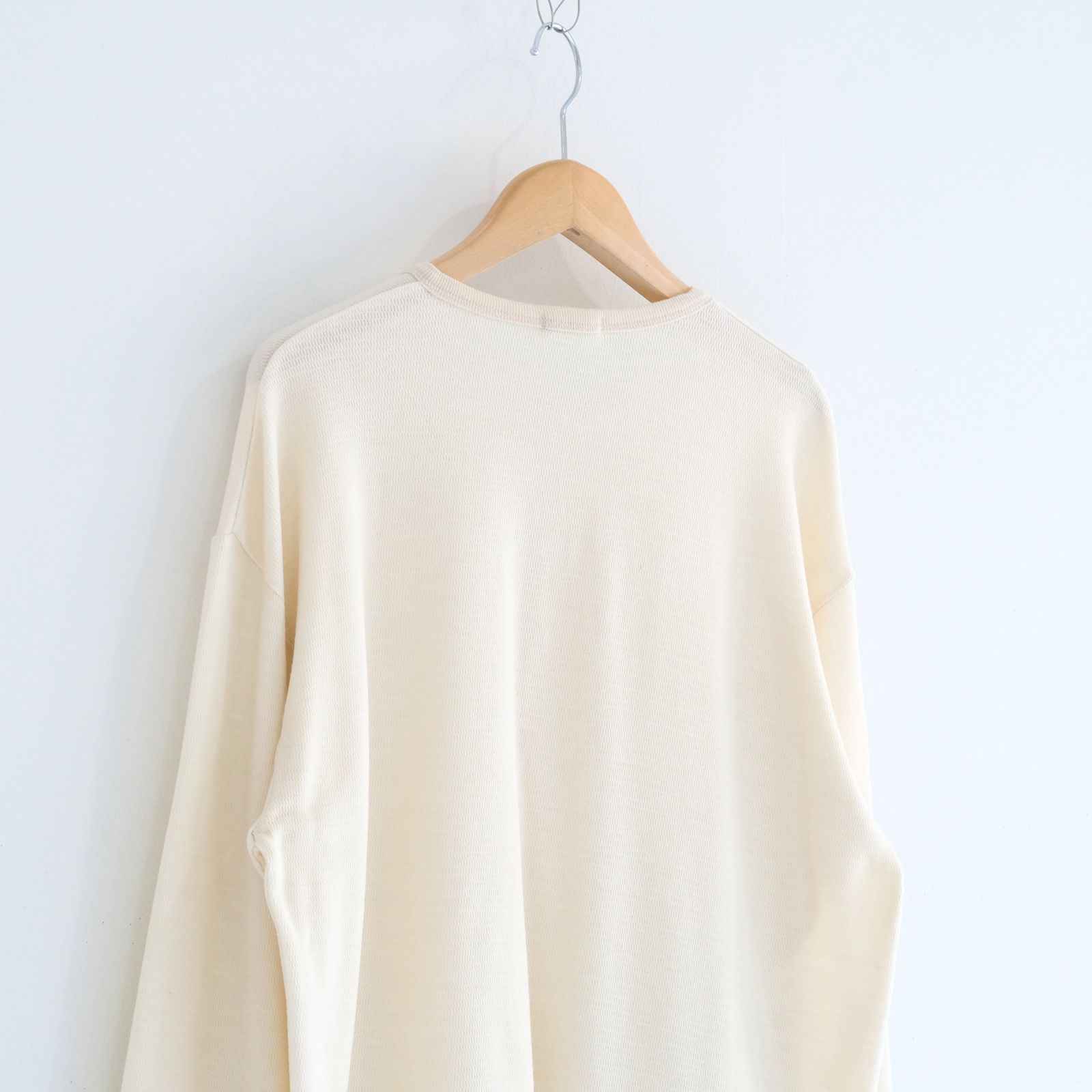 W/C HONEYCOMB HENLEY-NECK TOP（ECRU）