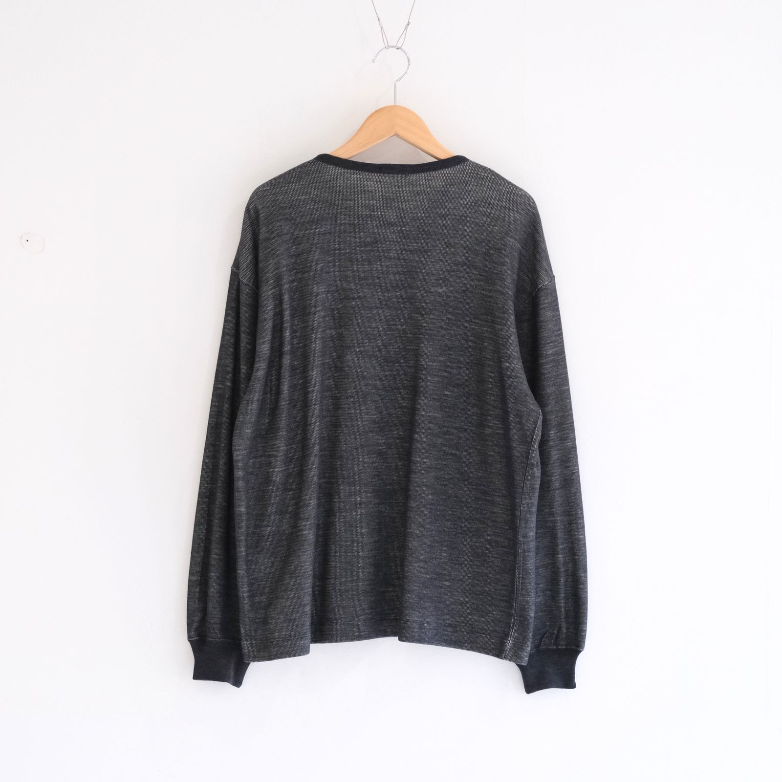 W/C HONEYCOMB HENLEY-NECK TOP（CHARCOAL）