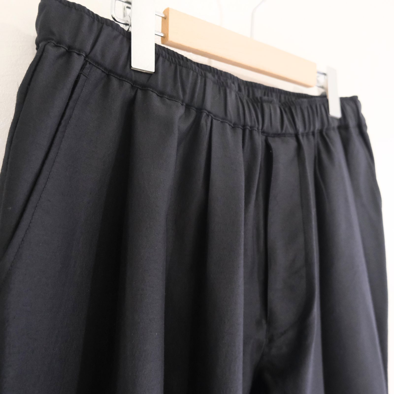 TUCK EASY PANTS - Silk / Wool - / パンツ / イージーパンツ / ウール / シルク / Navy