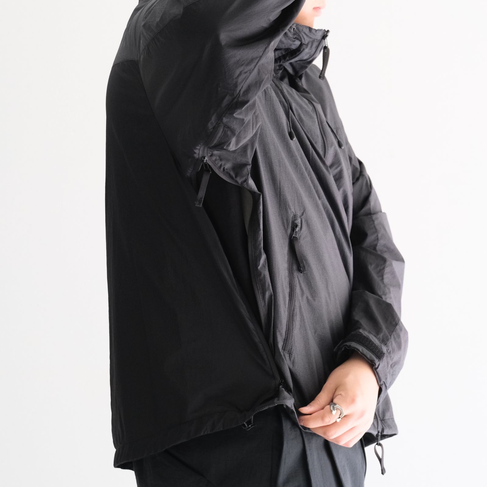 Dyneema® Grid Windbreaker / ダイニーマ® グリッド ウィンドブレーカー（OFF BLACK）