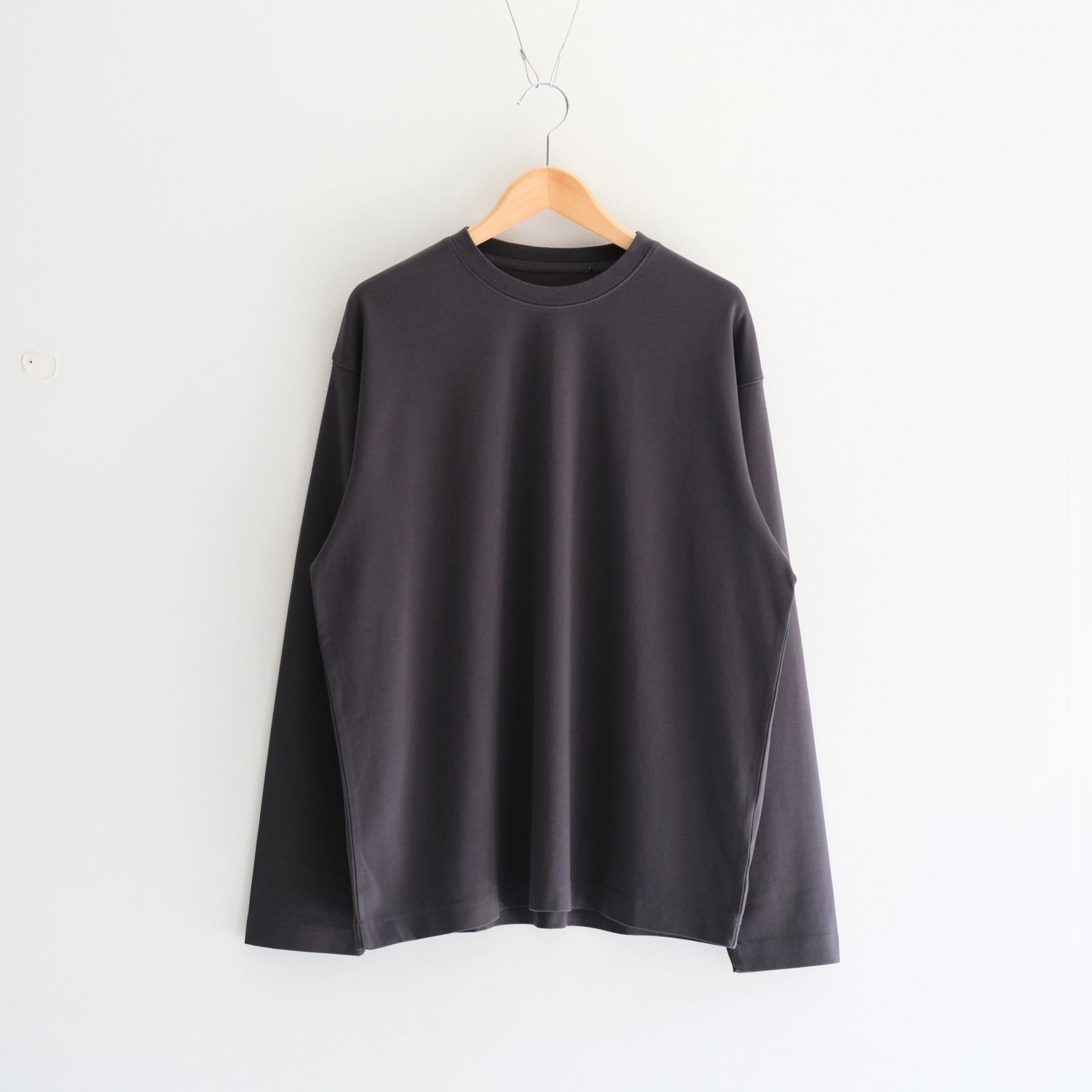 Basis L/S Tee / ベーシック長袖Tシャツ（GRAPHITE）