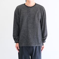 W/C HONEYCOMB HENLEY-NECK TOP（CHARCOAL）