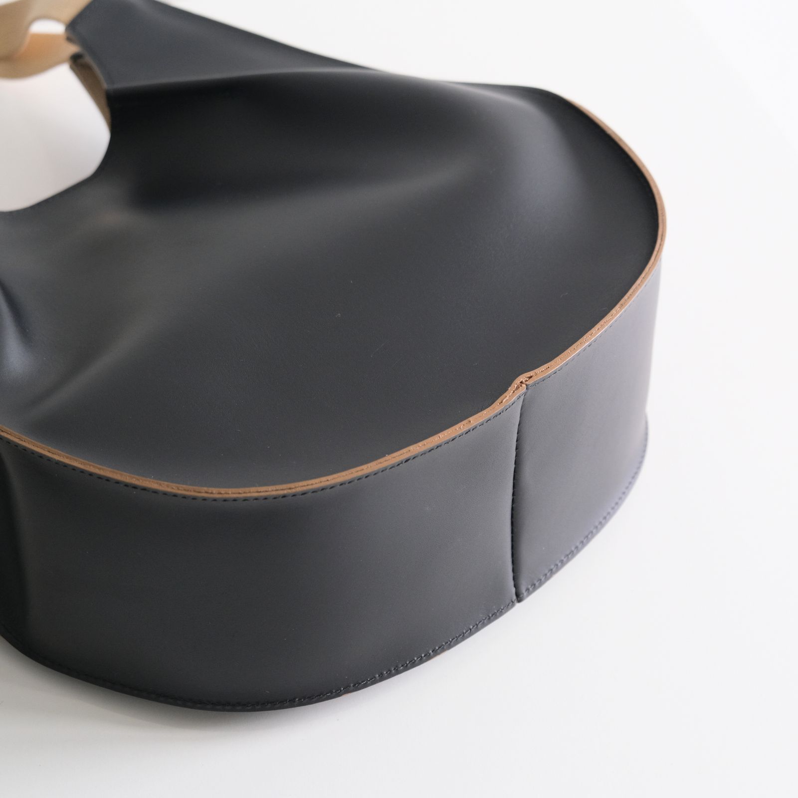 S. CircleI Leather Handle Bag Small / バッグ / レザー / Black