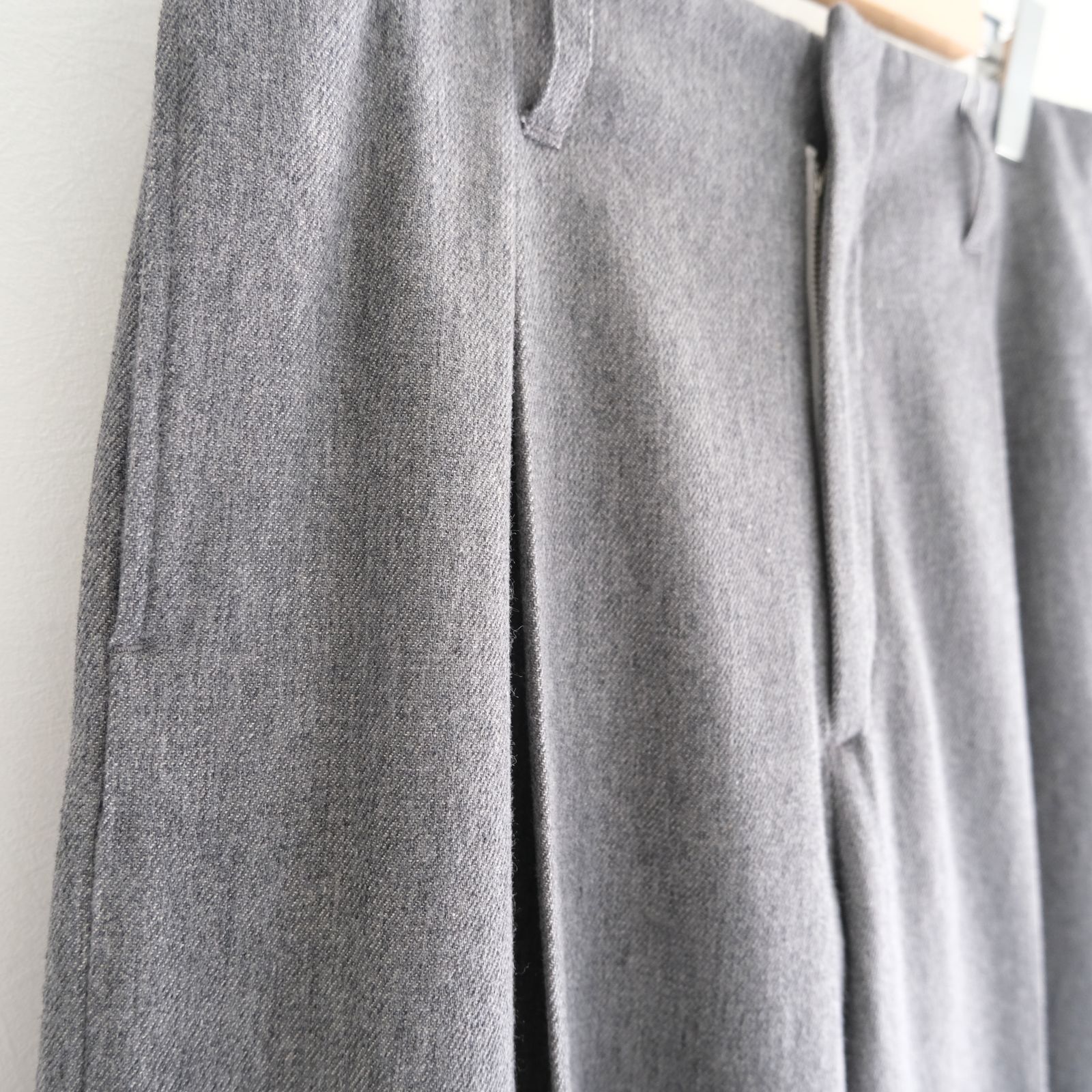 【残り1点】Tucked Wide Trousers / タクト ワイド トラウザー（Gray）