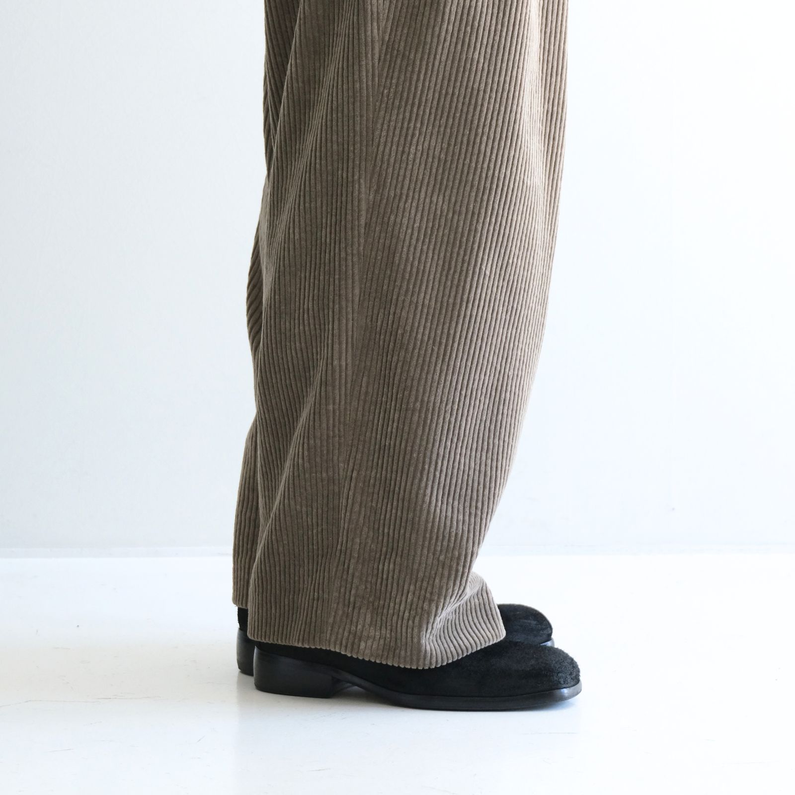 【残り1点】Corduroy Relax Trousers（Beige）