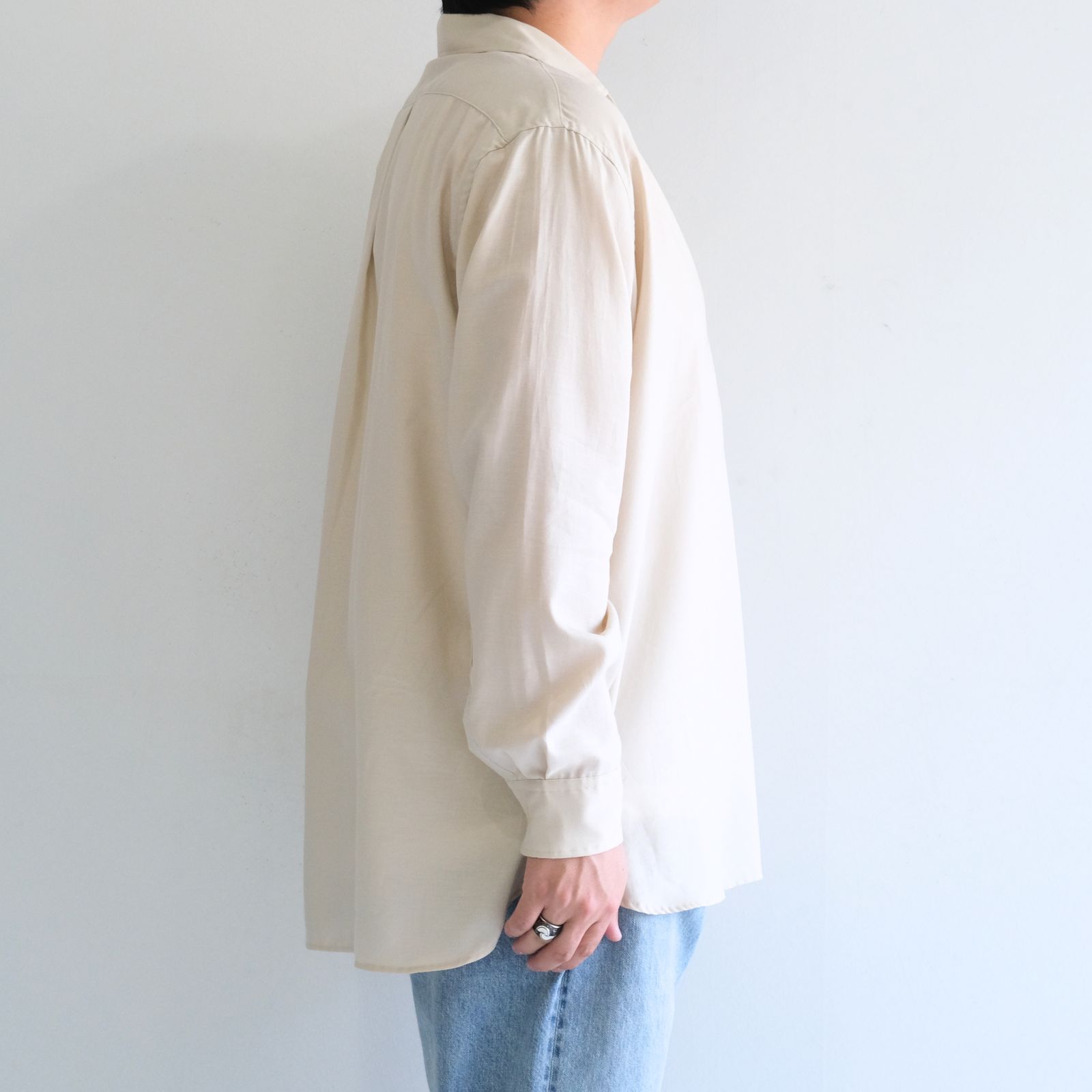 SILKY SOFT TWILL SKIPPER SHIRT / シルク ソフト ツイル スキッパー シャツ（SAND）