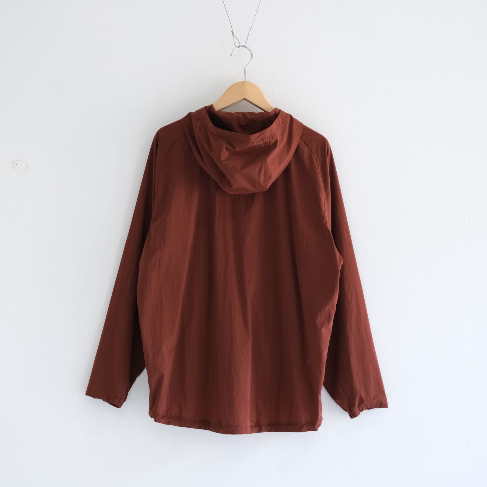 SHIBO NYLON SEASIDE PARKA / ナイロン / パーカー / BROWN