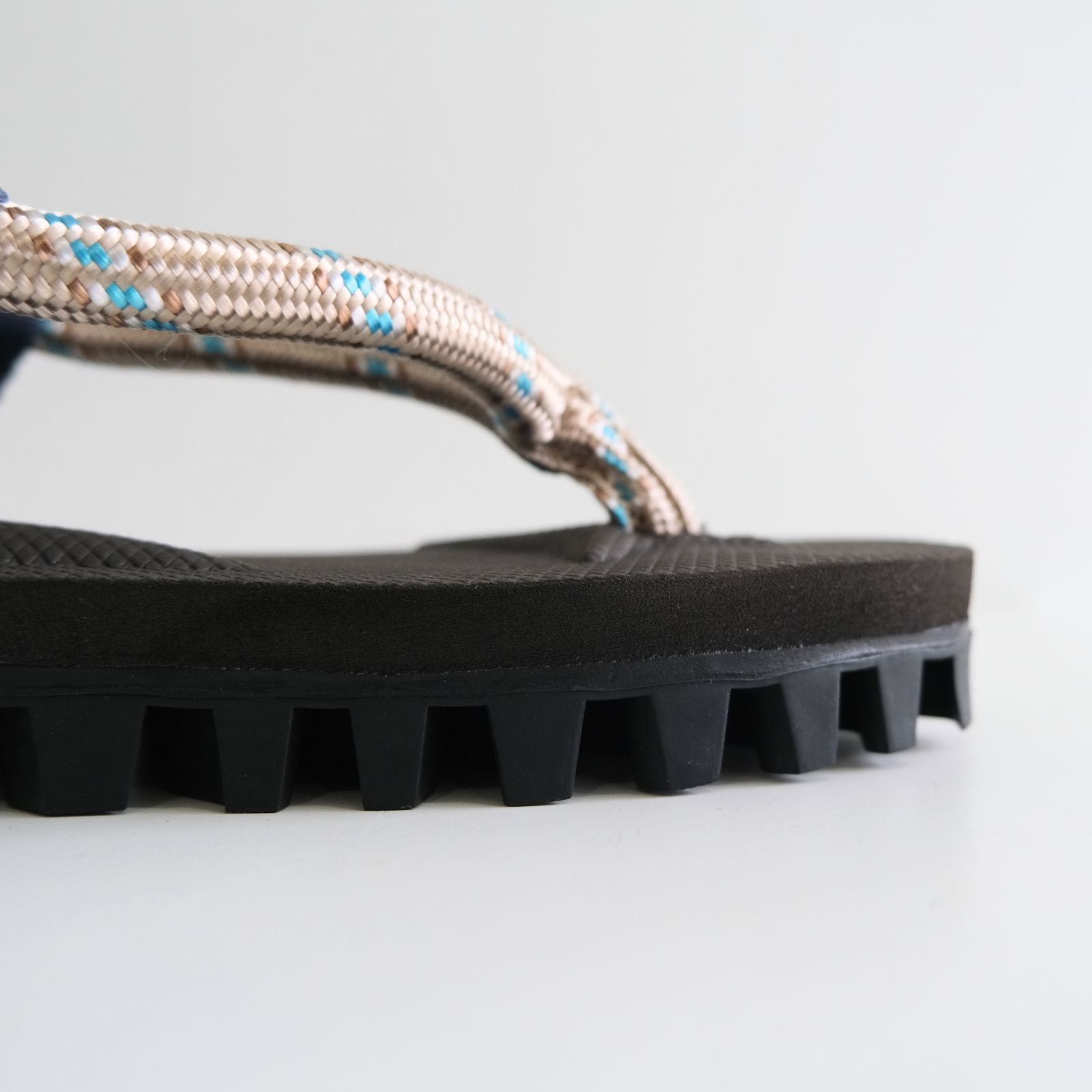 Suicoke x is-ness GUT KAT-2-ISN（BEIGE x GRAY）