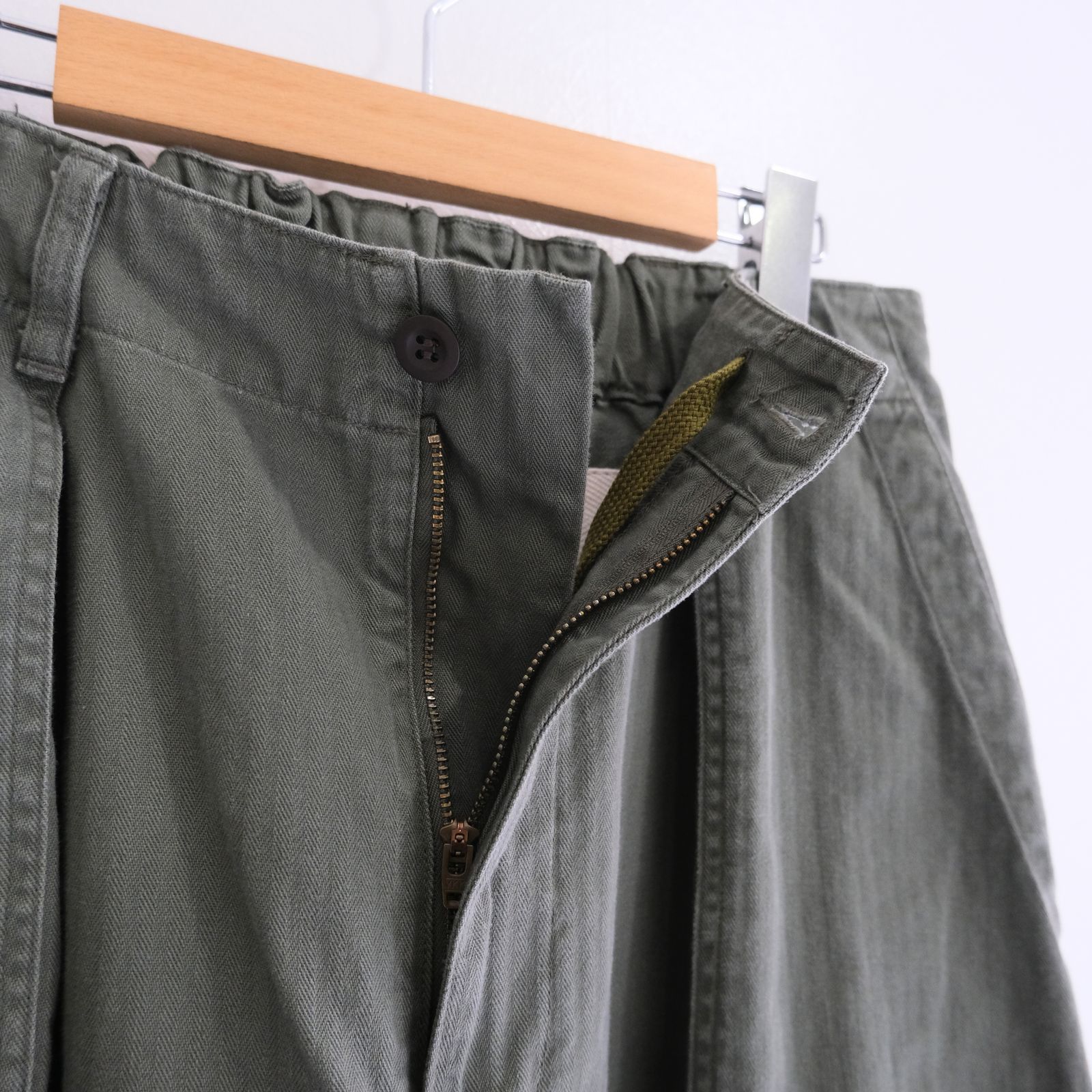 NU Balloon EZ Pants（KHAKI）