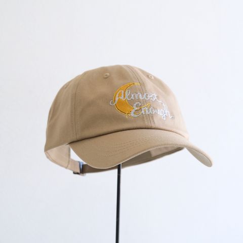 【残り1点】EMBROIDERY MID CAP（CAMEL）