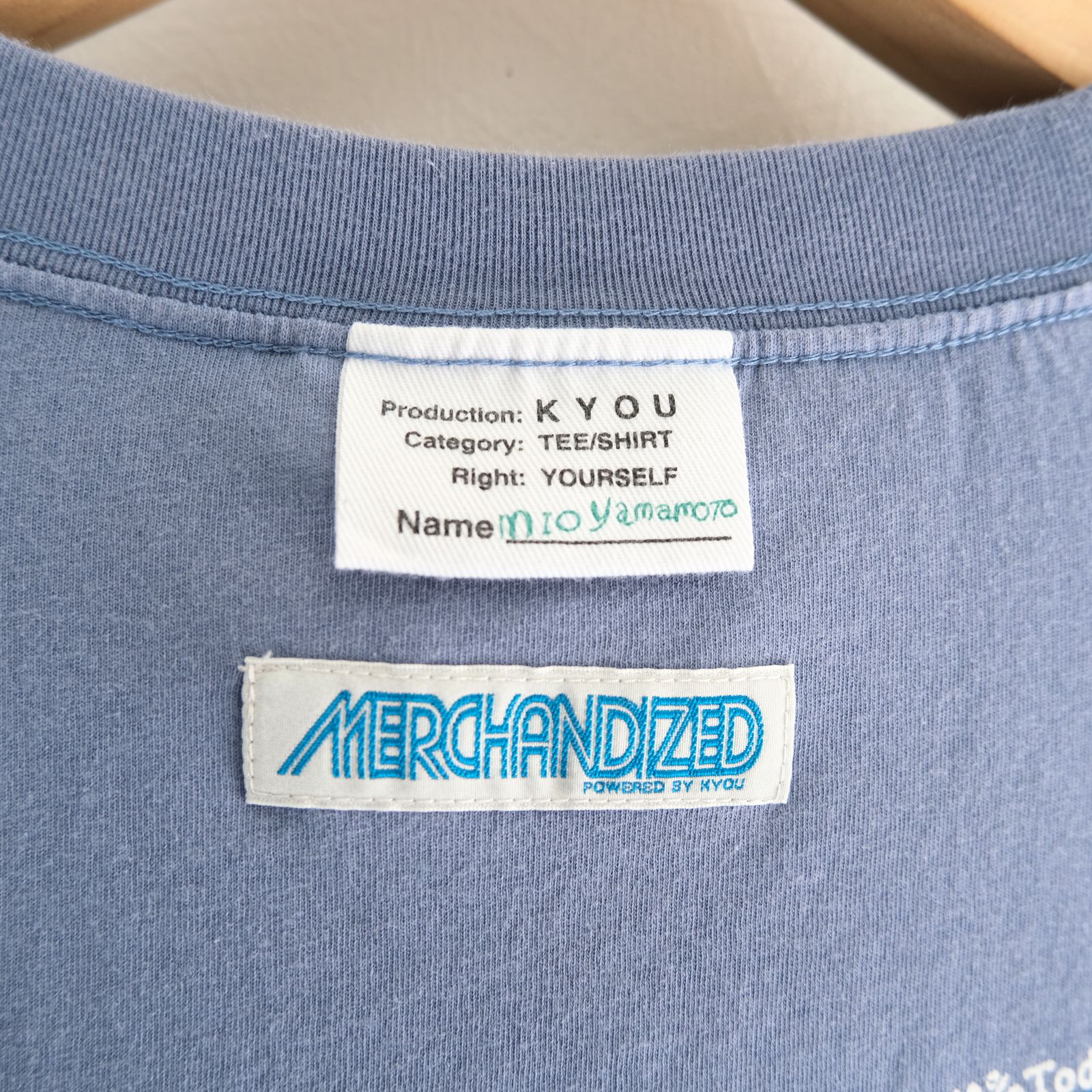 "TEE-NS".14 Imaginary FLOWER DEPaRTMENT Tee feat. MIO YAMAMOTO / 「TEE-NS」14 イマジナリーフラワーデパートメントTシャツ feat. ミオ ヤマモト（NAVY）