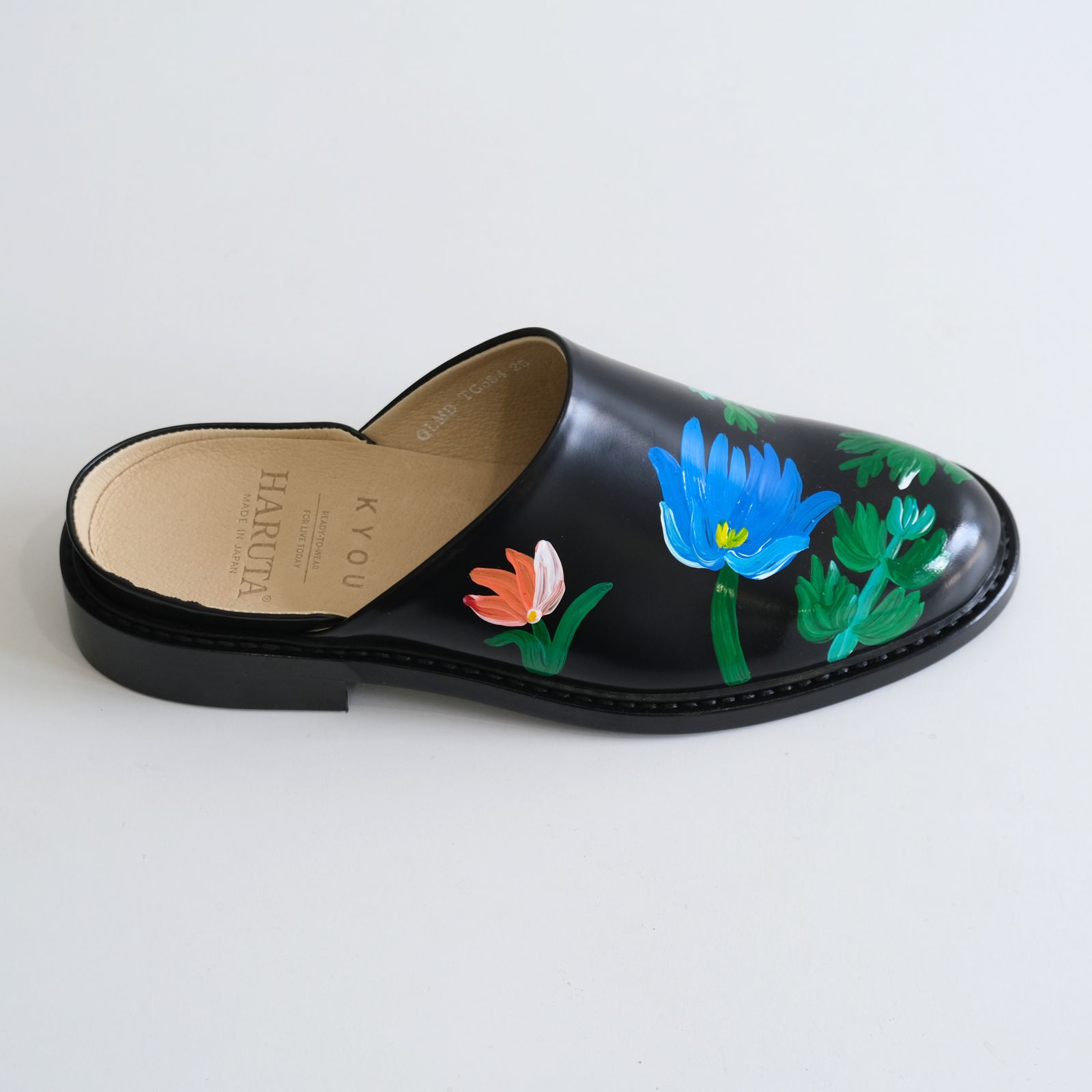 "BLOSSOM" Hand Painted Sandals by HARUTA feat. MIO YAMAMOTO / 「BLOSSOM」ハンド ペイント サンダル バイ ハルタ feat. ミオ ヤマモト（BLACK）