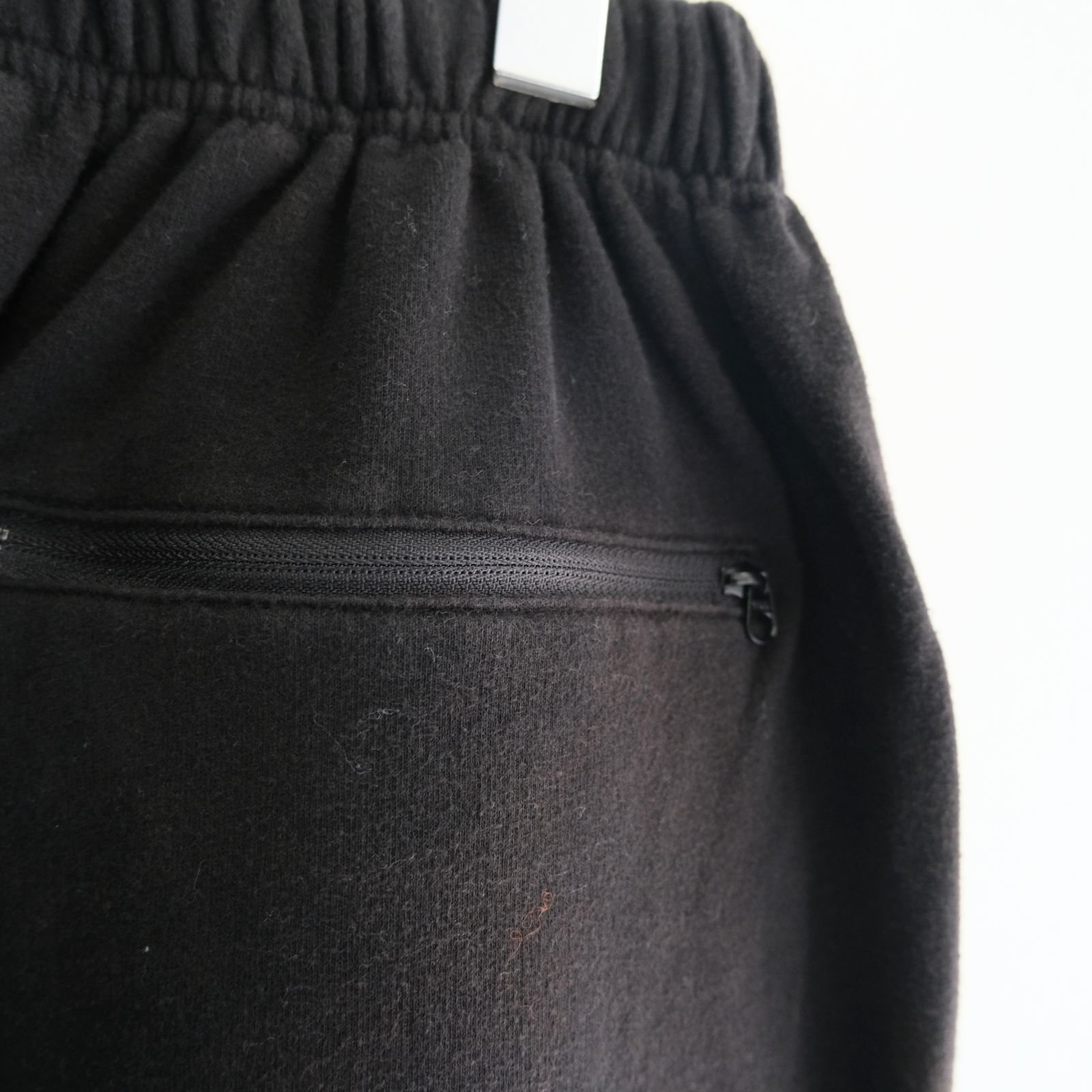 Reimagined Newsboy Fleece-Lined Sweatpants / パンツ / スウェットパンツ / Bleached Black
