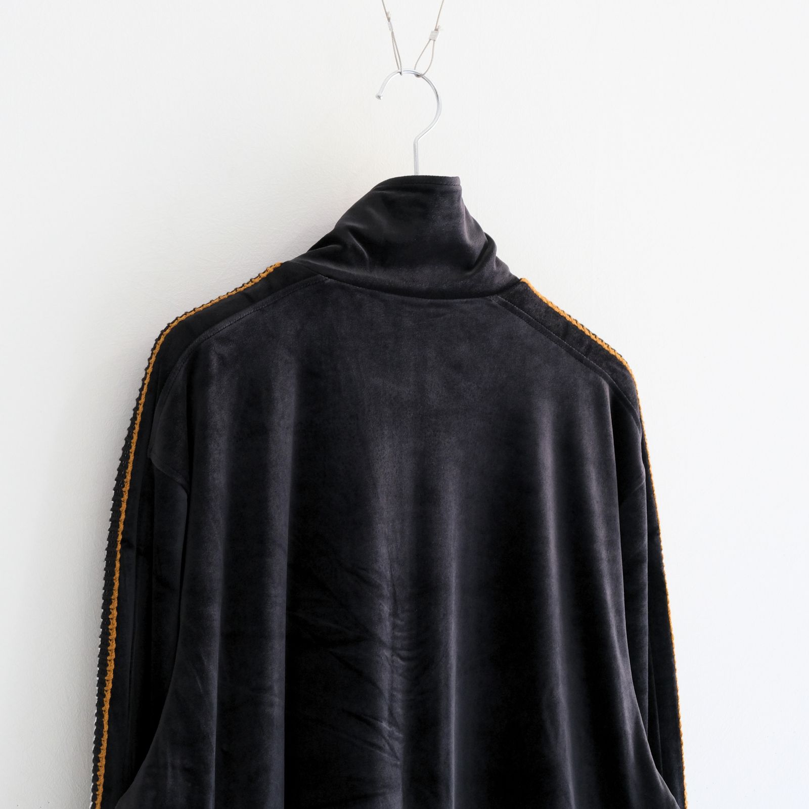 【残り1点】VELOUR TRACK JACKET（BLACK）