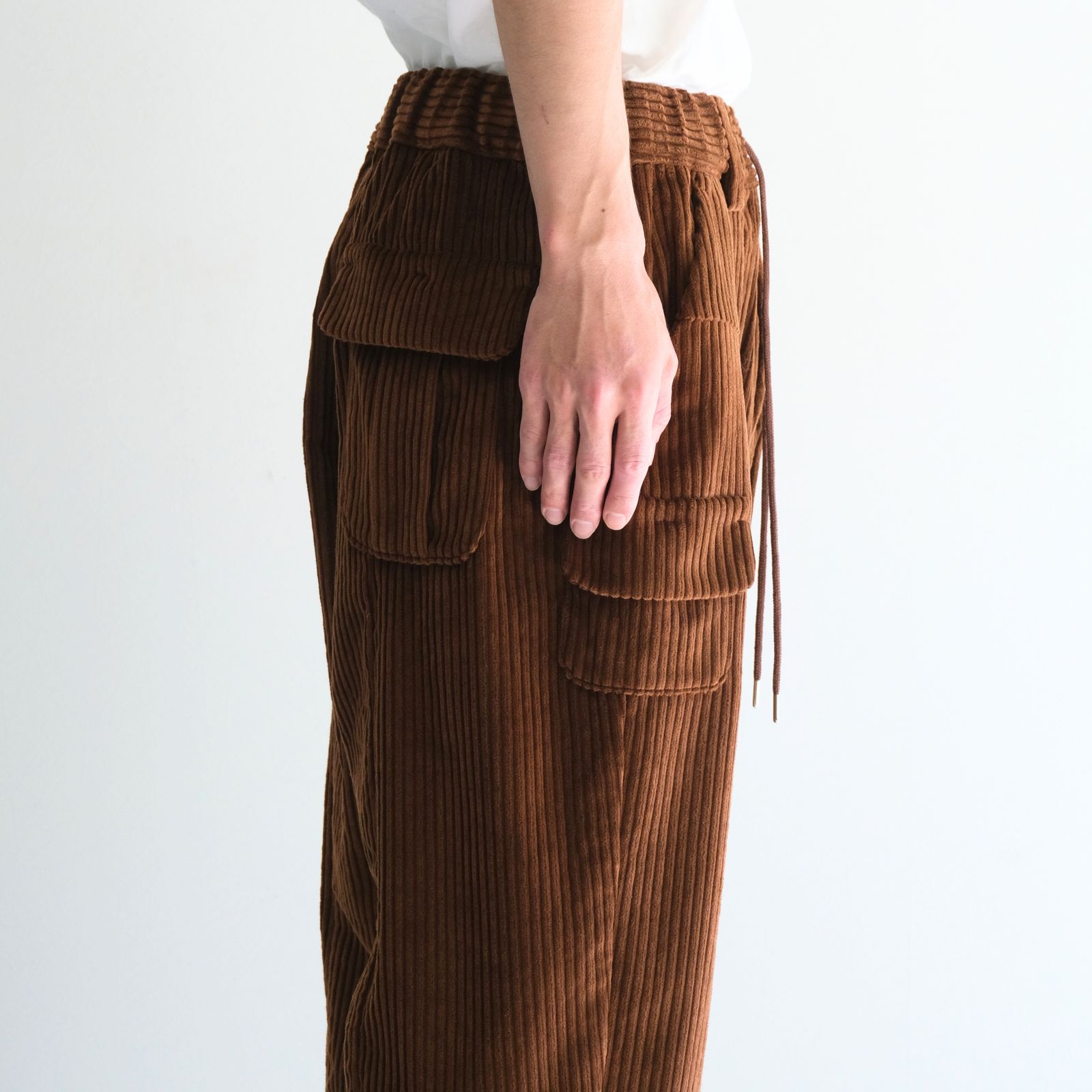 【残り1点】WIDE-WALE CORDUROY CARGO PANTS（BROWN）