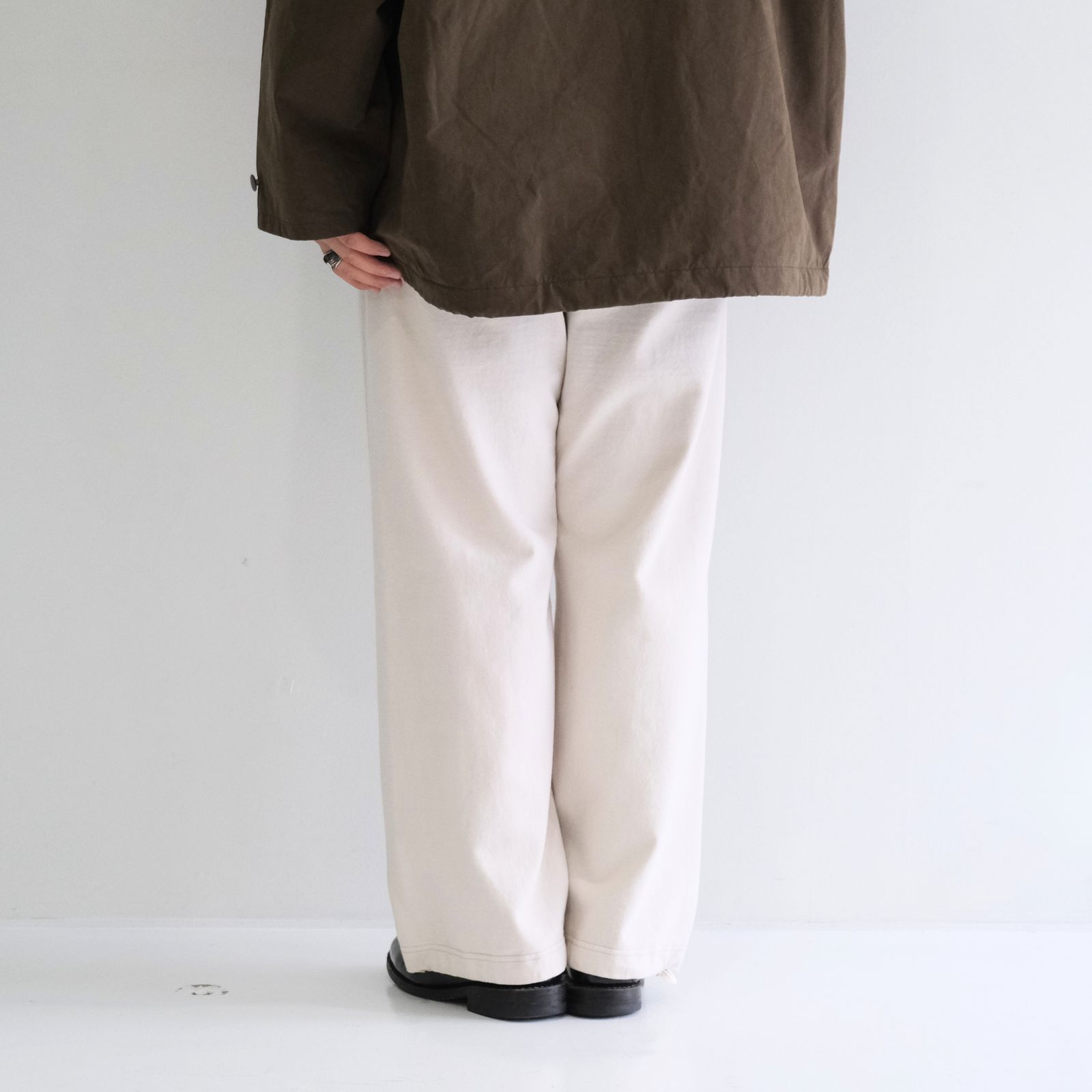 CONTRADICT SWEAT PANTS / パンツ/ スウェット / ダブルニー / 裏毛素材 / SHADOW WHITE