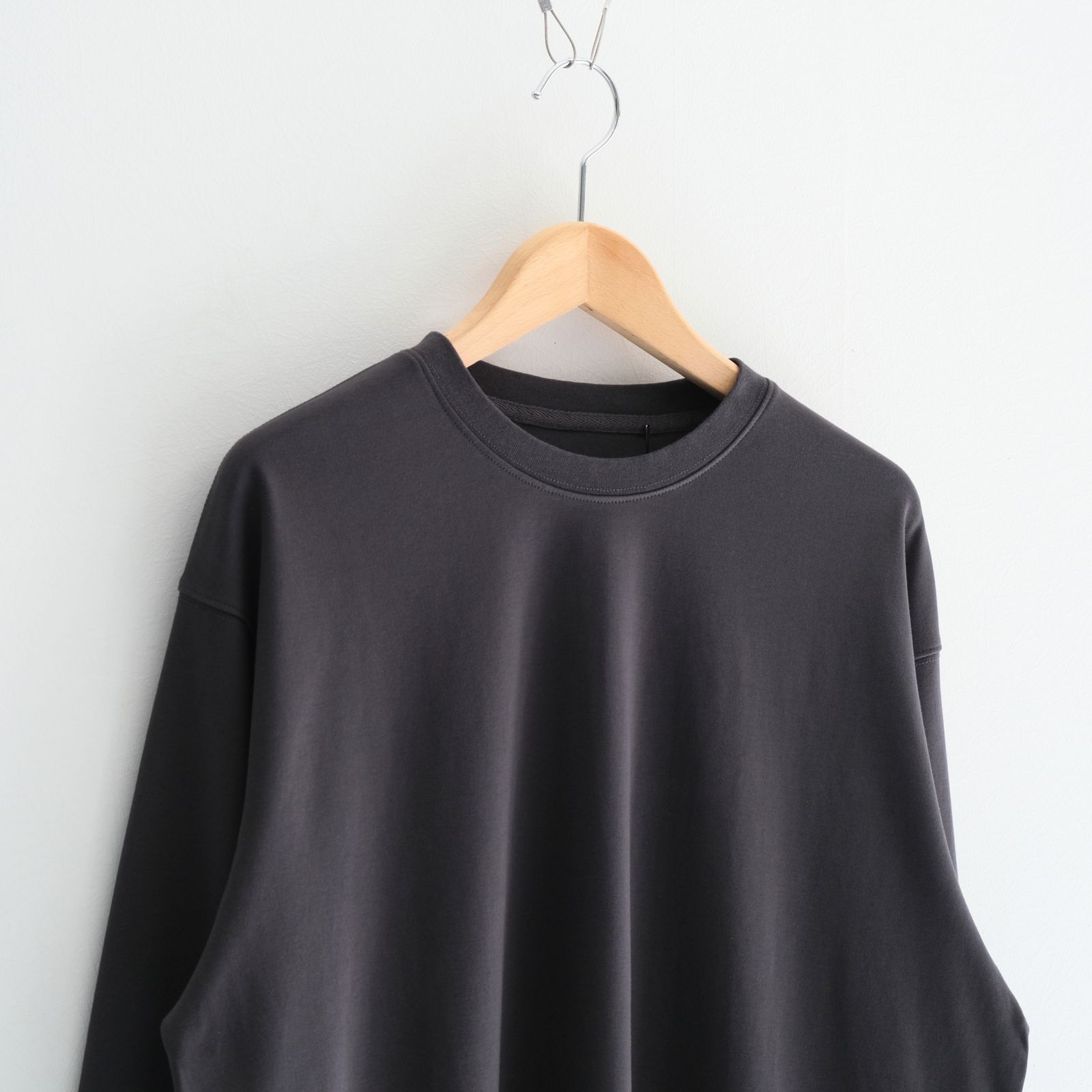 Basis L/S Tee / ベーシック長袖Tシャツ（GRAPHITE）