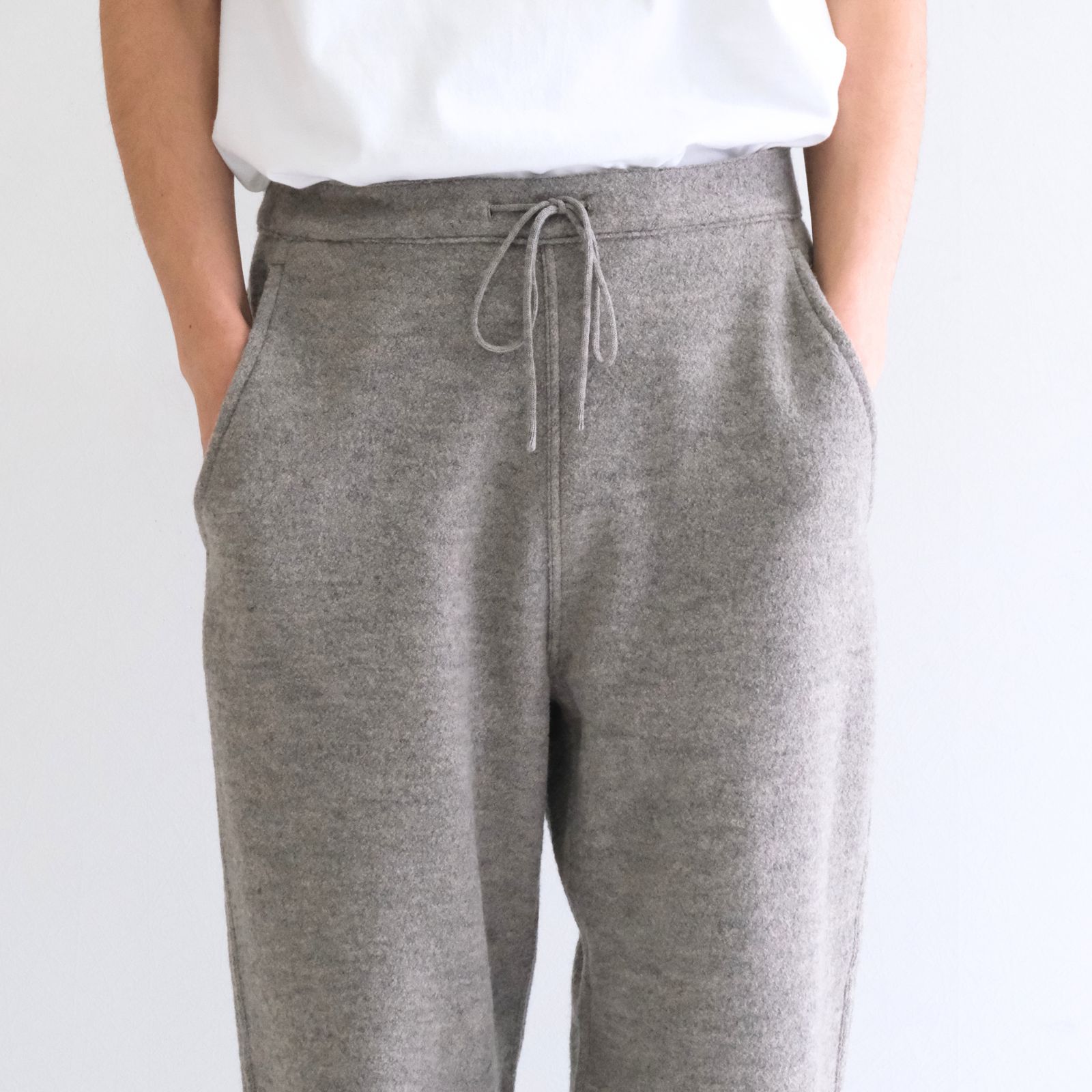 【残り1点】KNIT PANTS ‐Hard Twist Crepe‐（Greige）