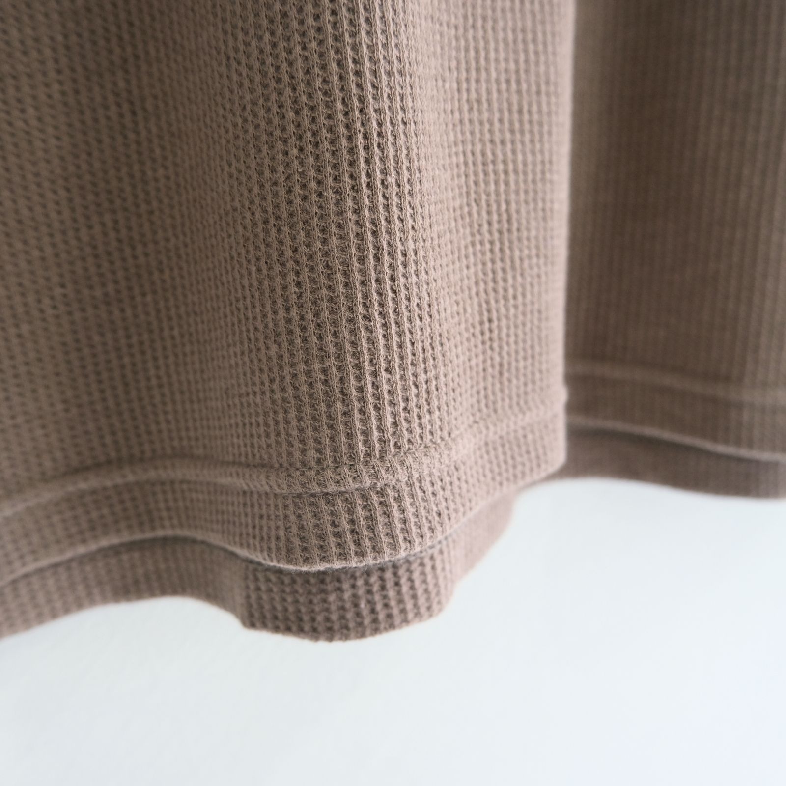 WRAP AROUND SLEEVELESS POCKET TEE ‐Recycle supima waffle‐ / ラップアラウンドスリーブレスポケットTEE ‐リサイクルスーピマワッフル‐（Brown）