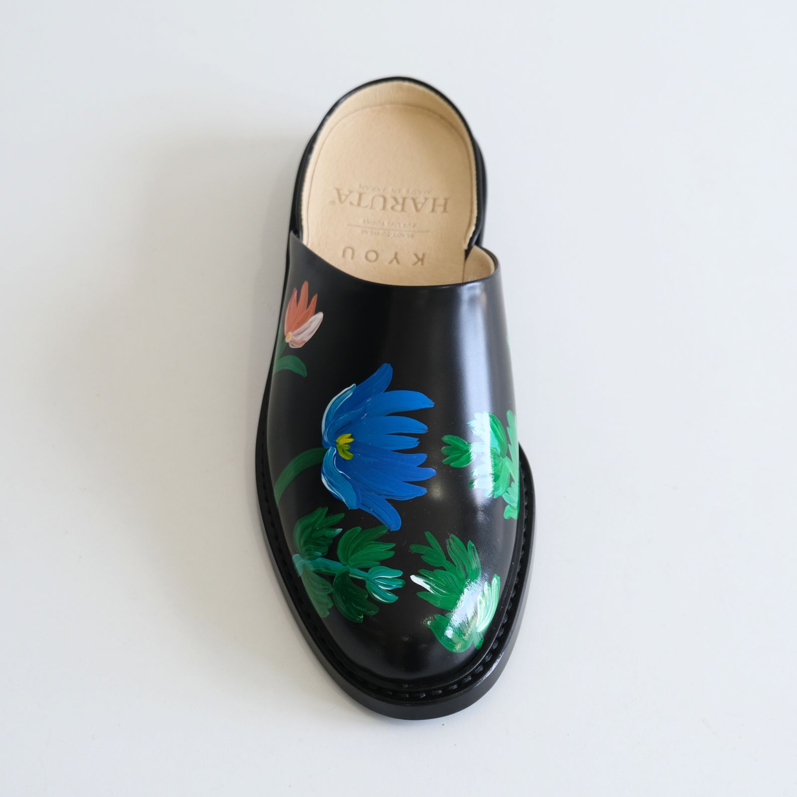 "BLOSSOM" Hand Painted Sandals by HARUTA feat. MIO YAMAMOTO / 「BLOSSOM」ハンド ペイント サンダル バイ ハルタ feat. ミオ ヤマモト（BLACK）