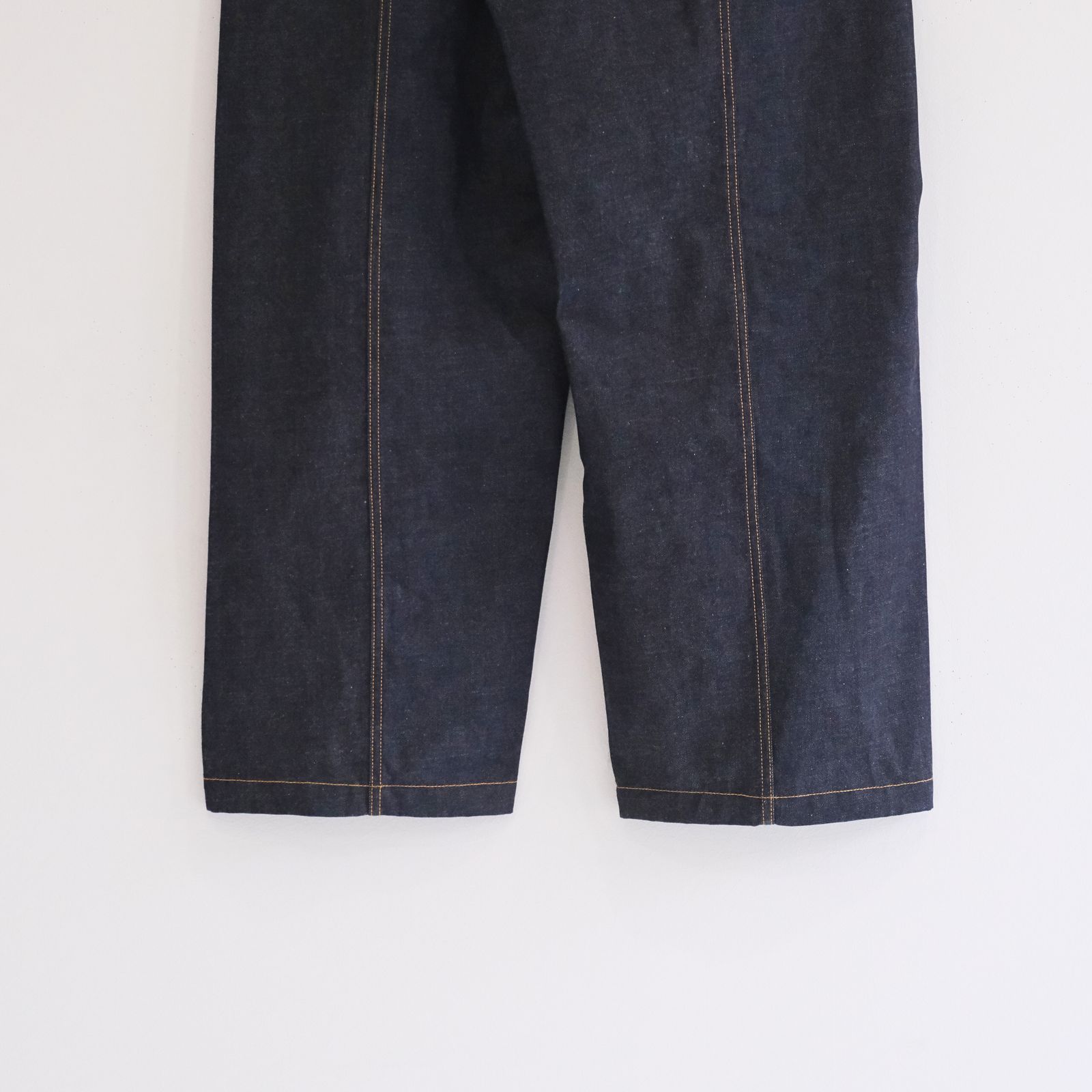 WELT TROUSER RAW DENIM / ワイドストレート / デニム/ ボトムス