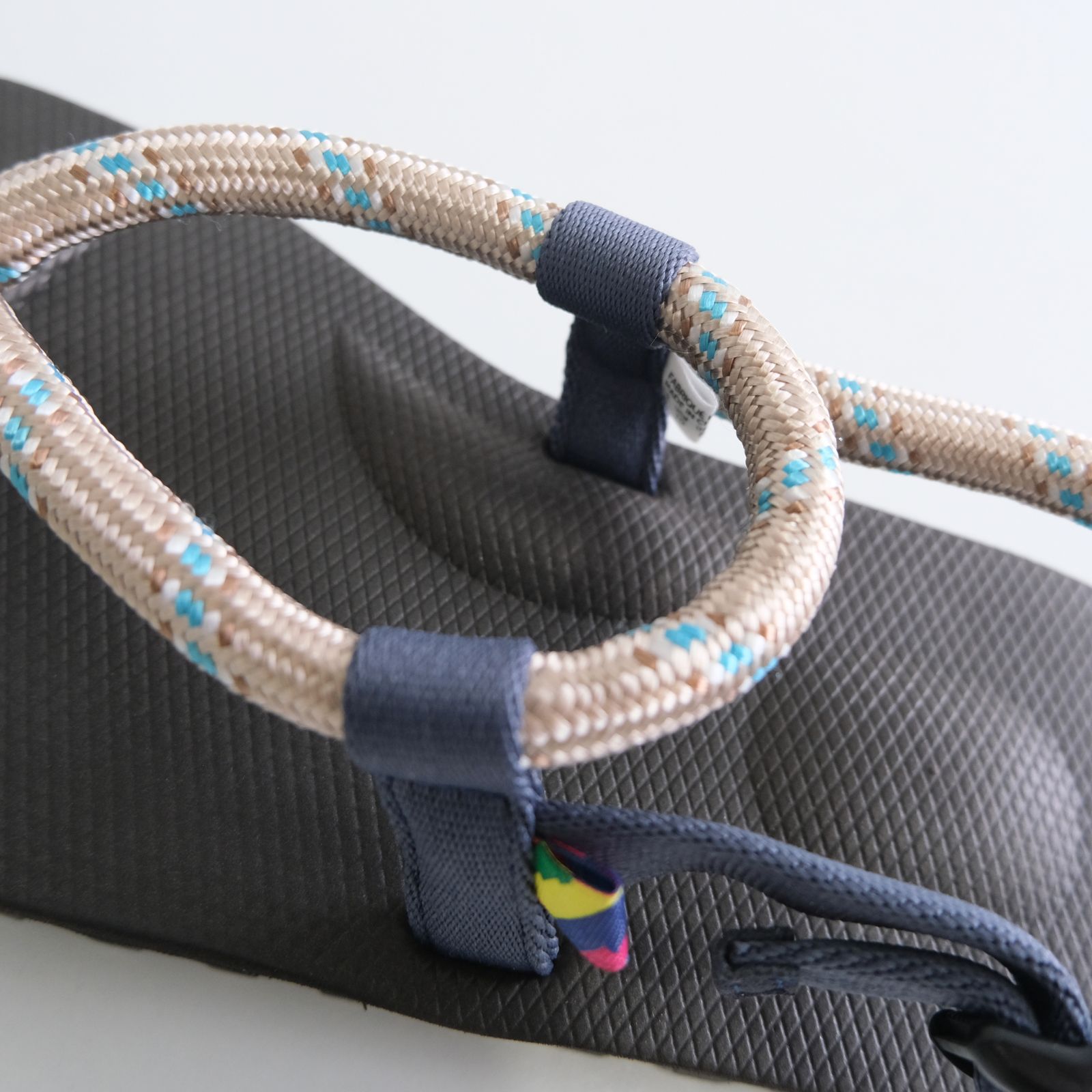 Suicoke x is-ness GUT KAT-2-ISN（BEIGE x GRAY）