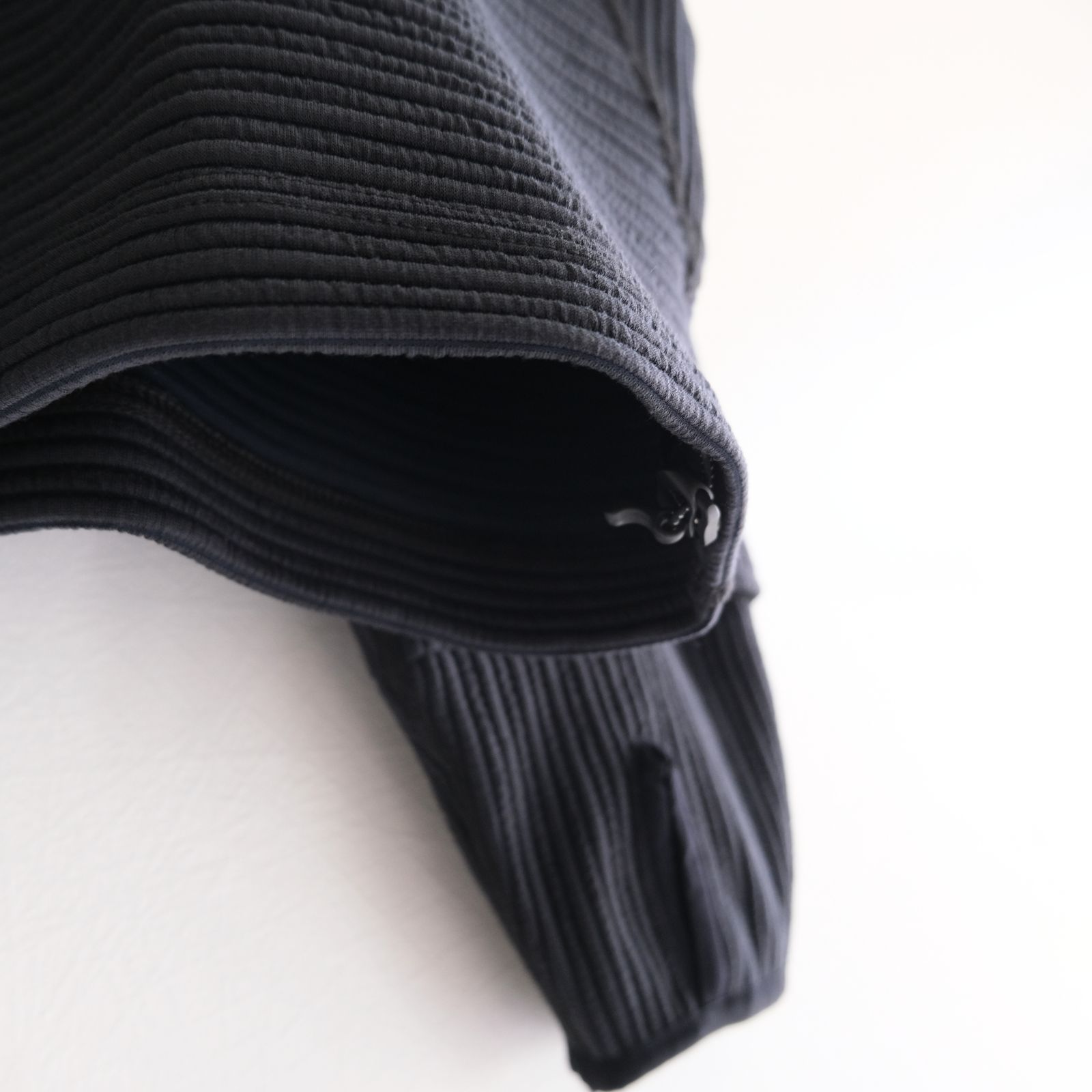 Uneven Anonymous Balaclava Hoodie / アンイーヴン アノニマス バラクラバ フーディー（OFF BLACK）