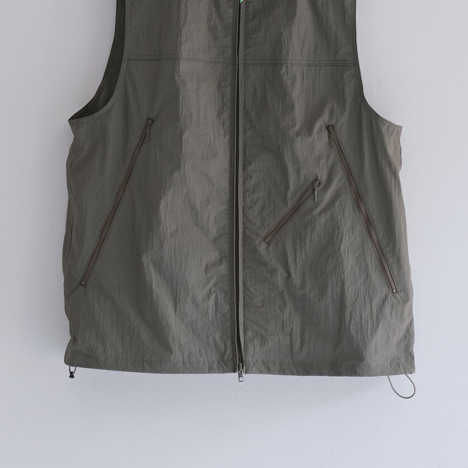 LIGHT SHELL VEST / ベスト / ナイロン / KHAKI