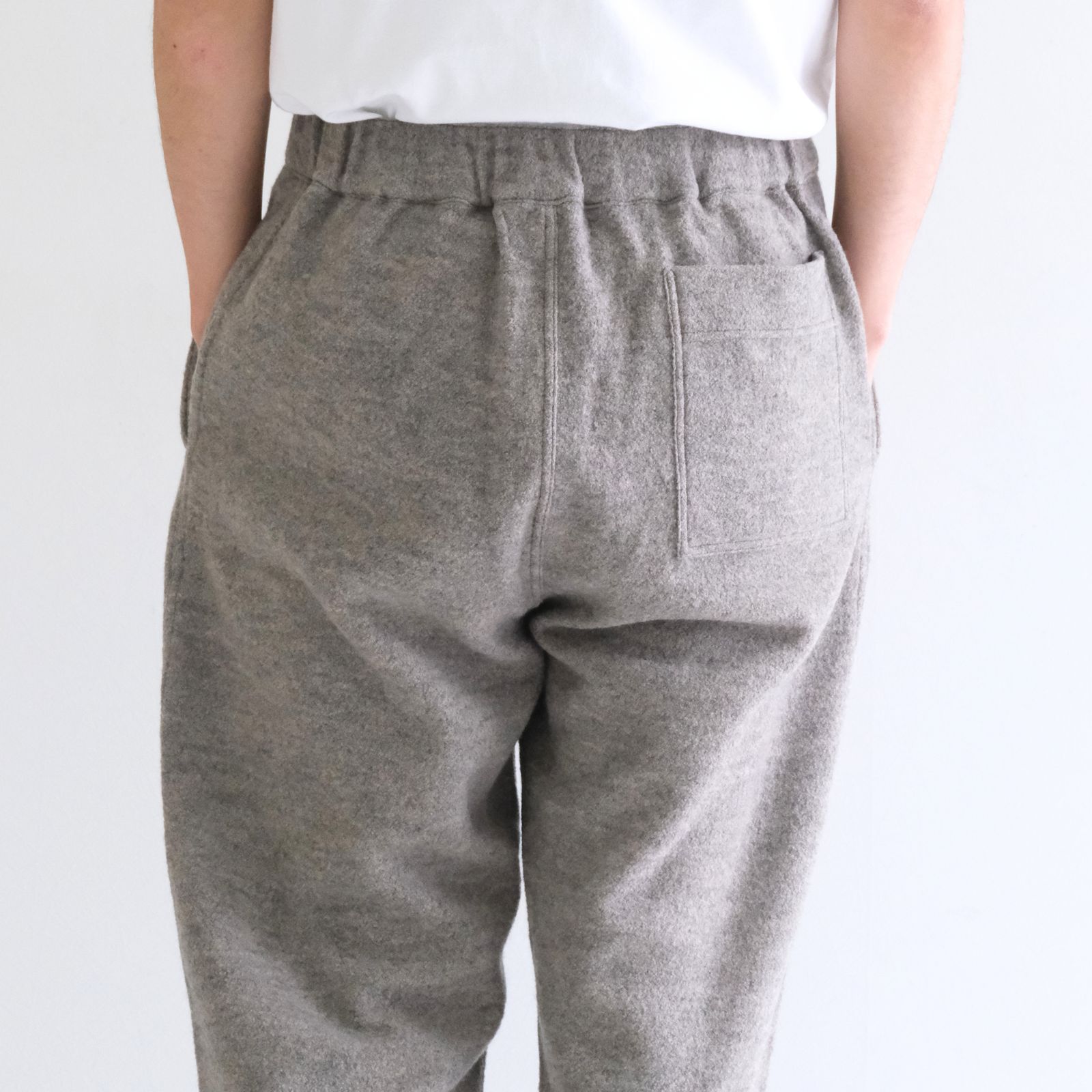 【残り1点】KNIT PANTS ‐Hard Twist Crepe‐（Greige）