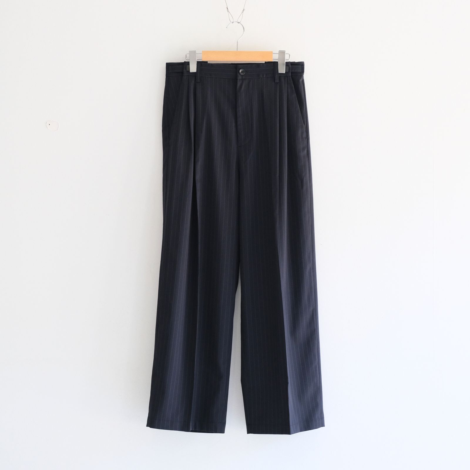 Merino Wool High-waist Slacks / メリノウール ハイウエスト スラックス（NAVY STRIPE）