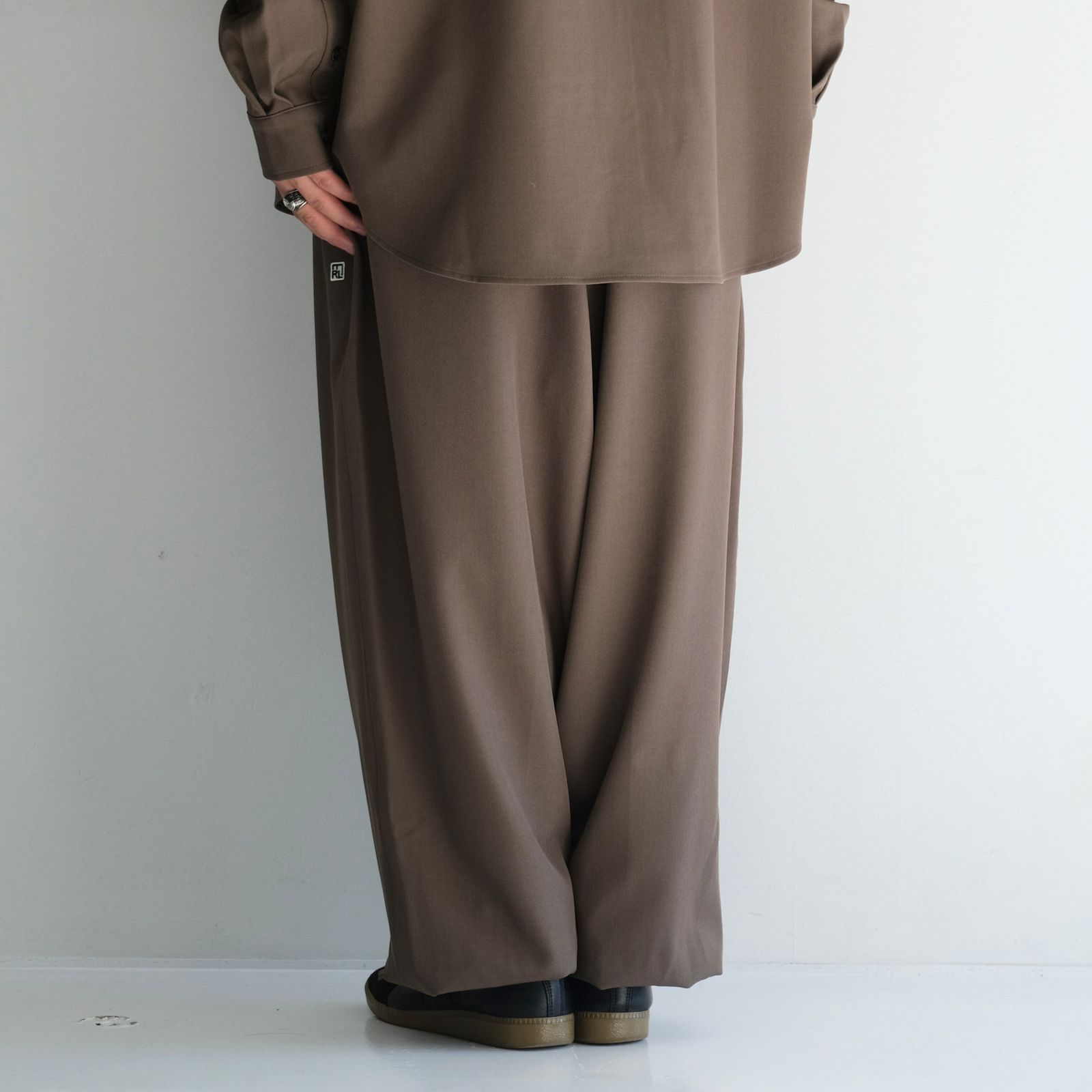 MERELY US SUPER COMFY JOGGER / パンツ / ジョガーパンツ / DARK TAUPE