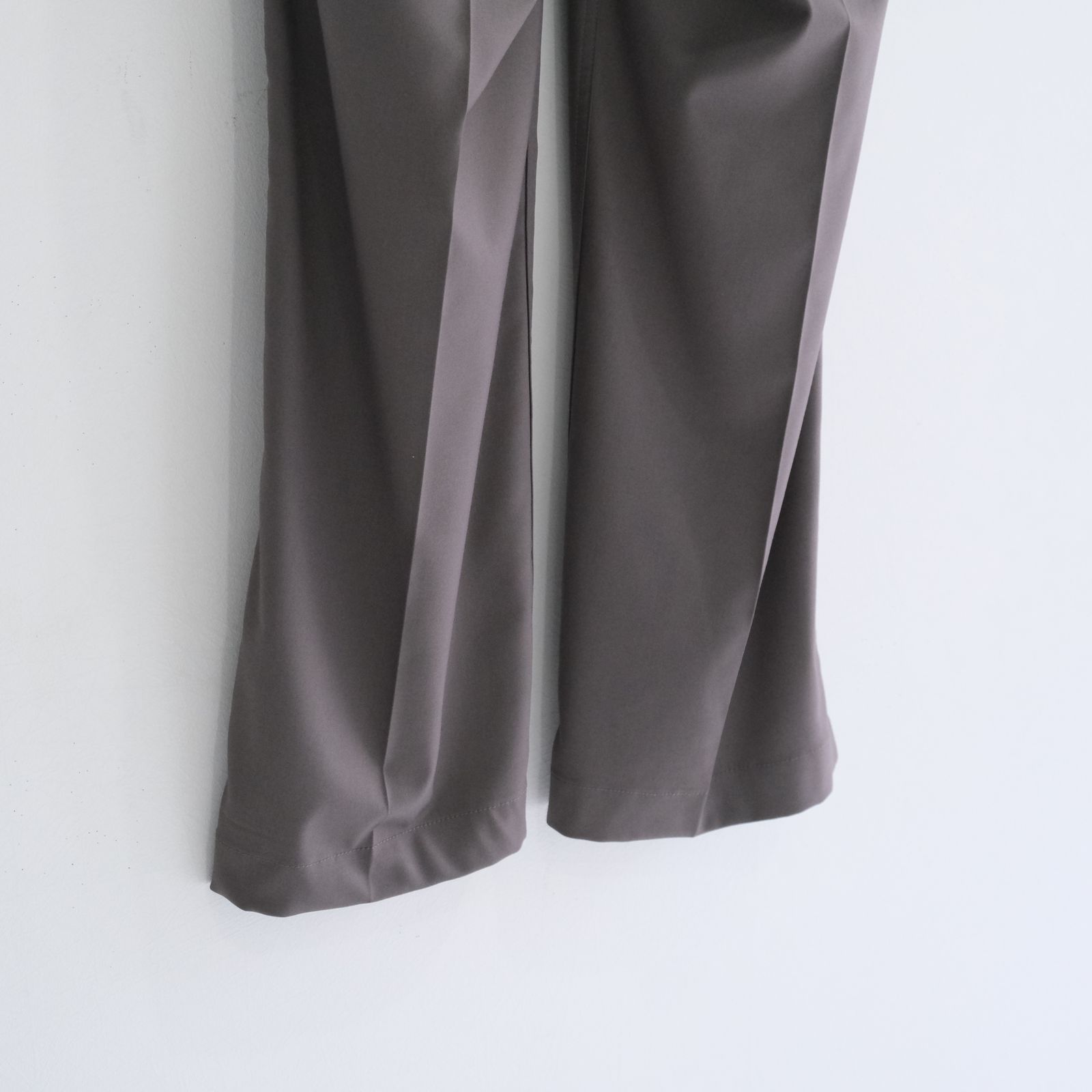 Santiago Slacks / サンティアゴスラックス（OLIVE GRAY）