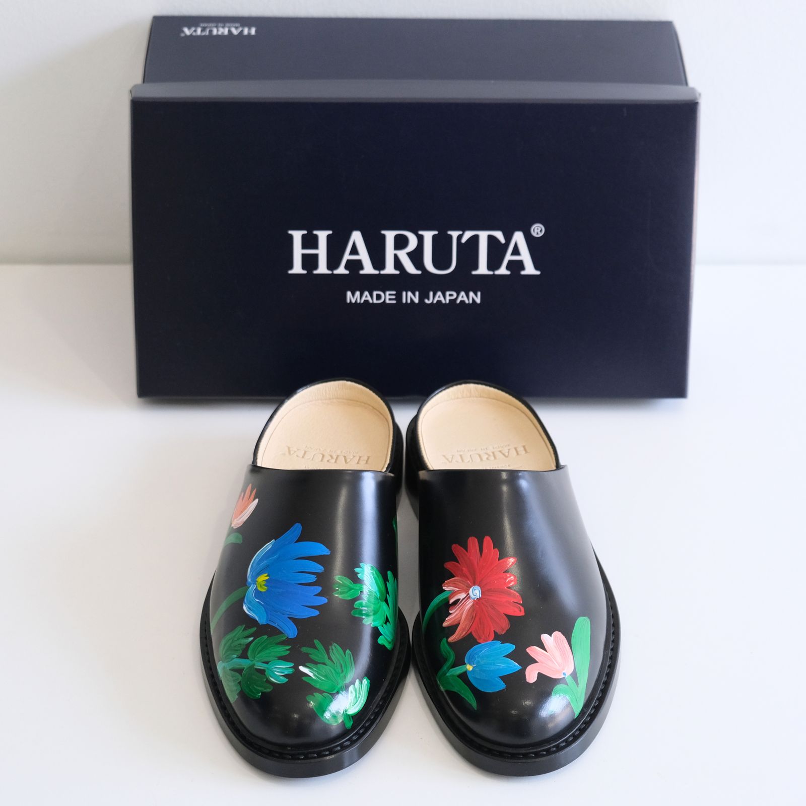 "BLOSSOM" Hand Painted Sandals by HARUTA feat. MIO YAMAMOTO / 「BLOSSOM」ハンド ペイント サンダル バイ ハルタ feat. ミオ ヤマモト（BLACK）