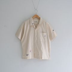 GREETINGS SHIRT / 半袖シャツ / 手刺繍 / ECRU INTERRUPTED