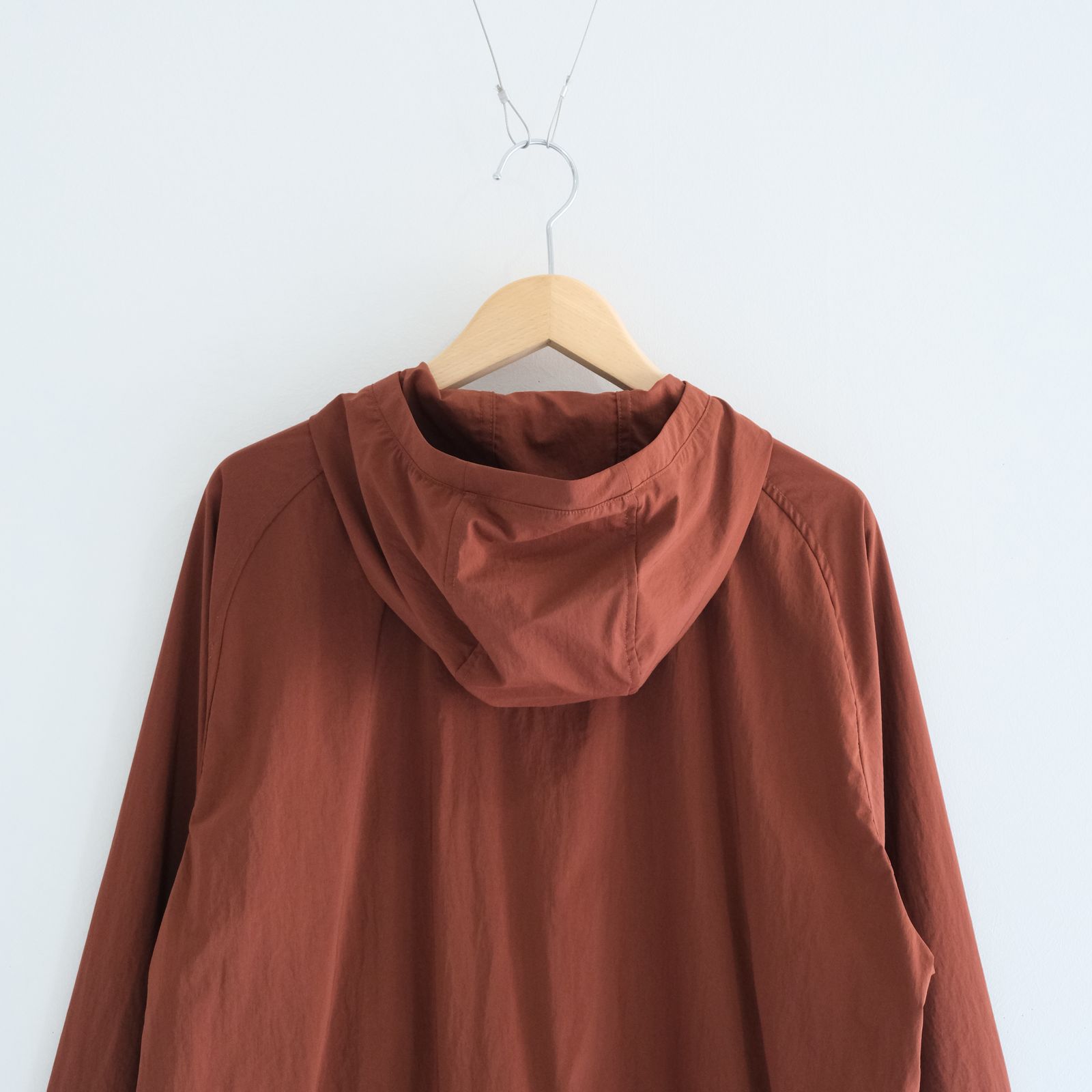 SHIBO NYLON SEASIDE PARKA / ナイロン / パーカー / BROWN