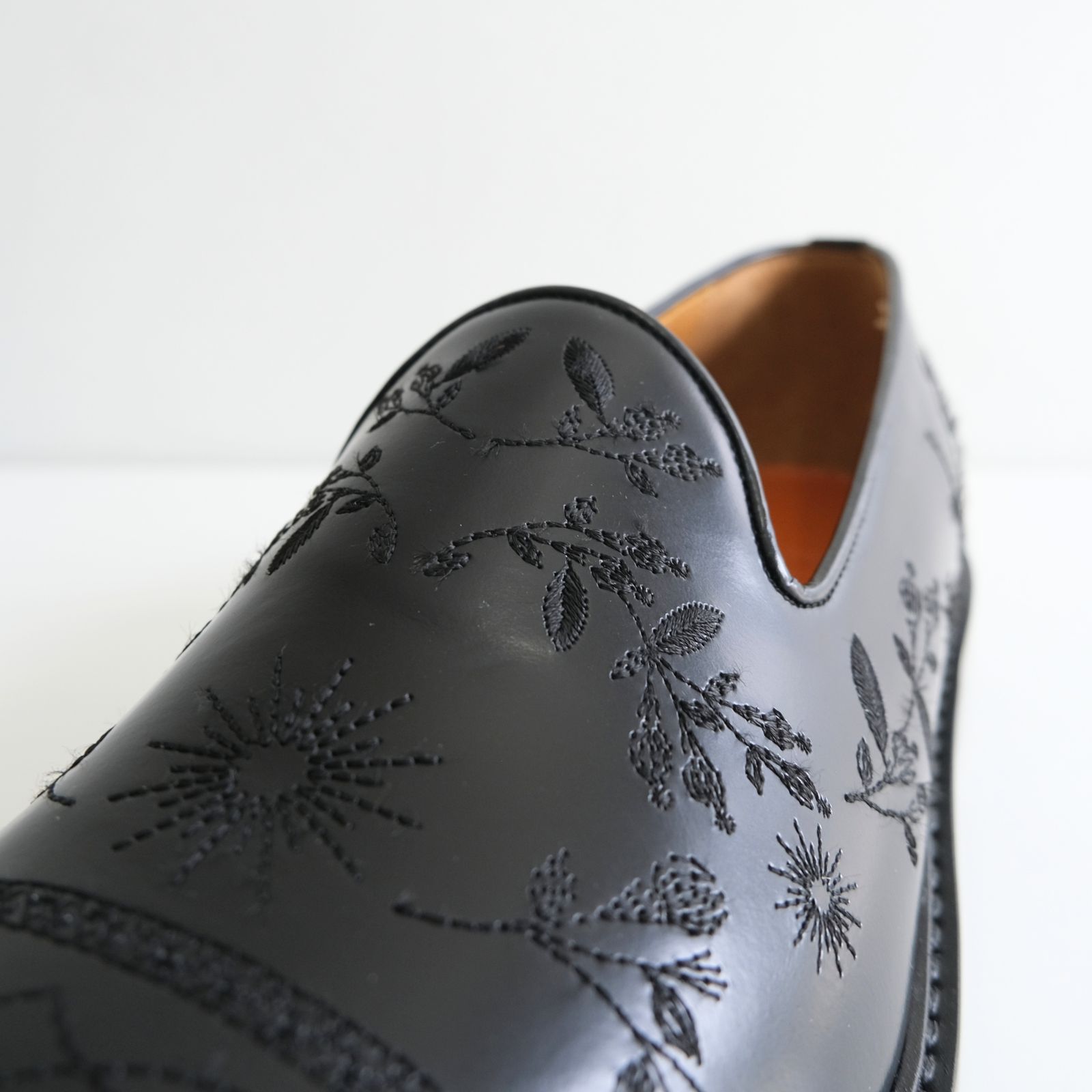 "DANCE" Embroidered Opera Shoes by HARUTA（BLACK）