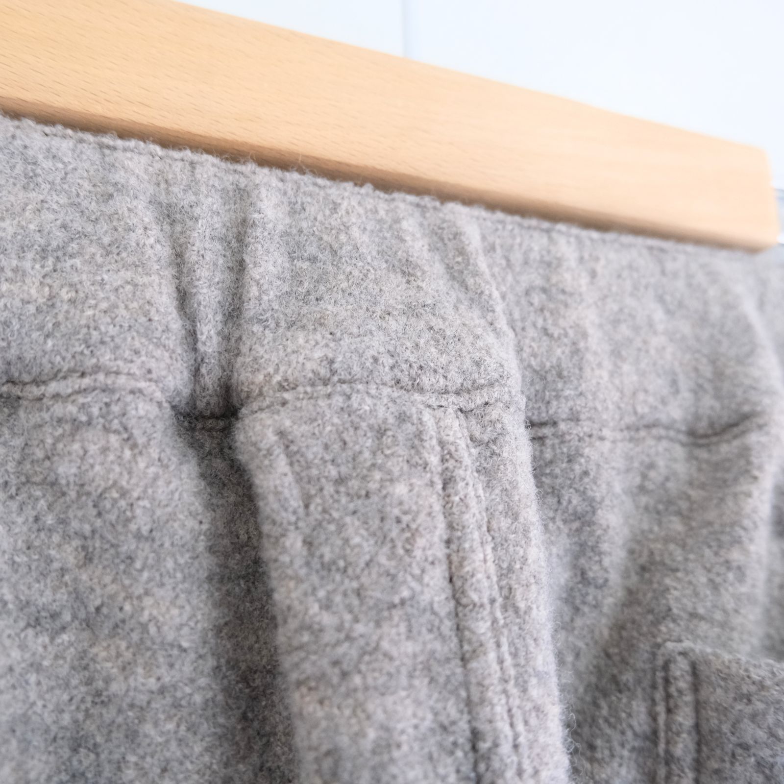 【残り1点】KNIT PANTS ‐Hard Twist Crepe‐（Greige）