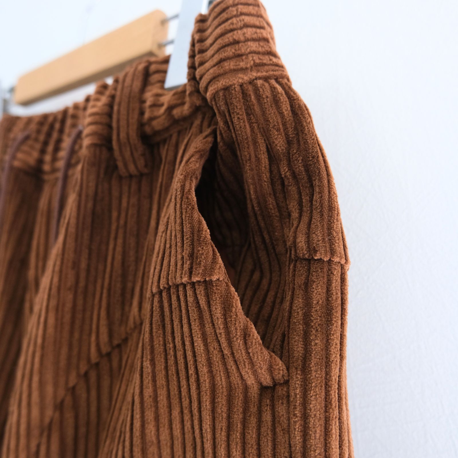 【残り1点】WIDE-WALE CORDUROY CARGO PANTS（BROWN）